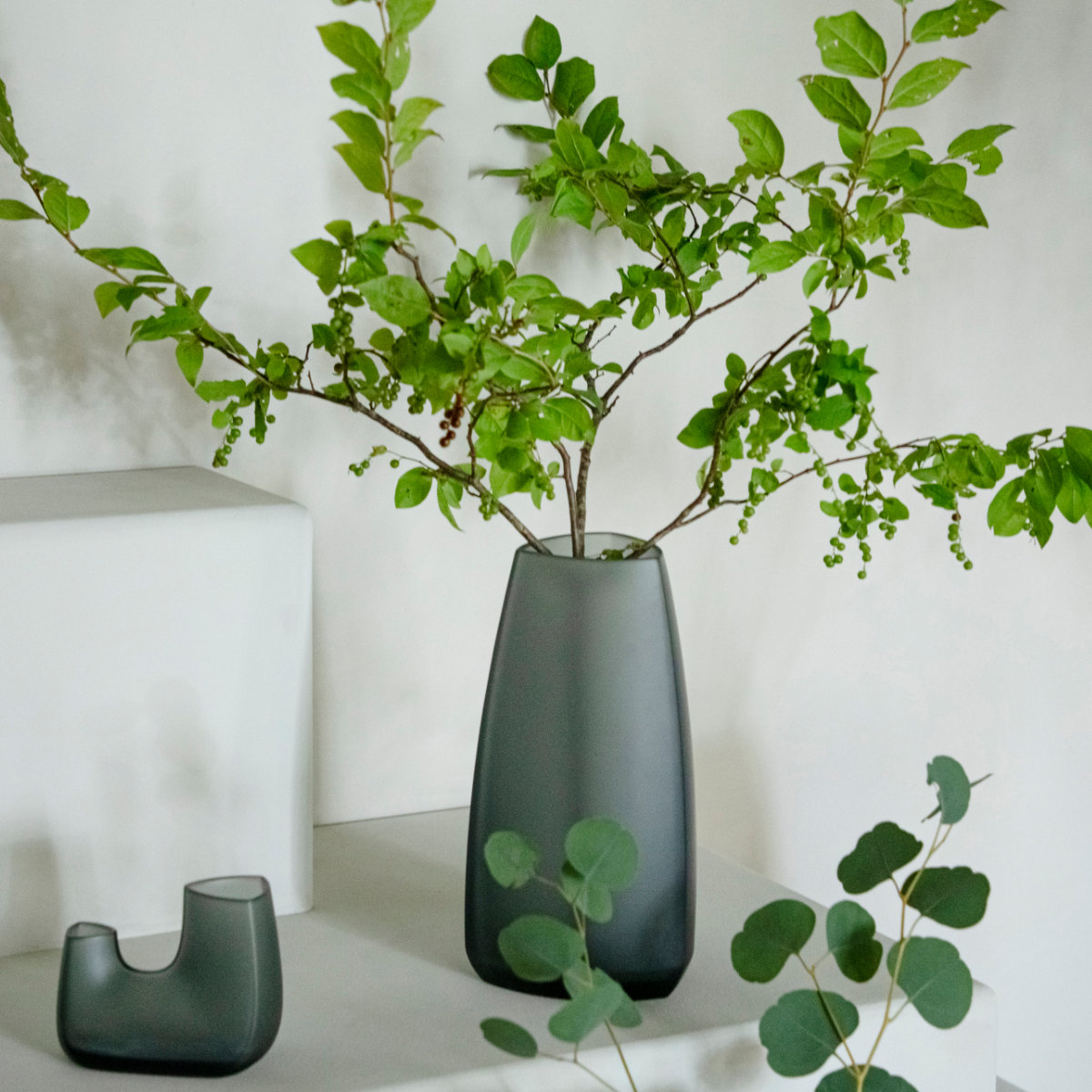 KINTO キントー TRE ベース 160×300mm ( 花瓶 フラワーベース 花びん 花器 おしゃれ 花 花入れ 生花 花束 ドライフラワー グリーン インテリア 植物 玄関 デスク ) 【スモーク】 スモーク