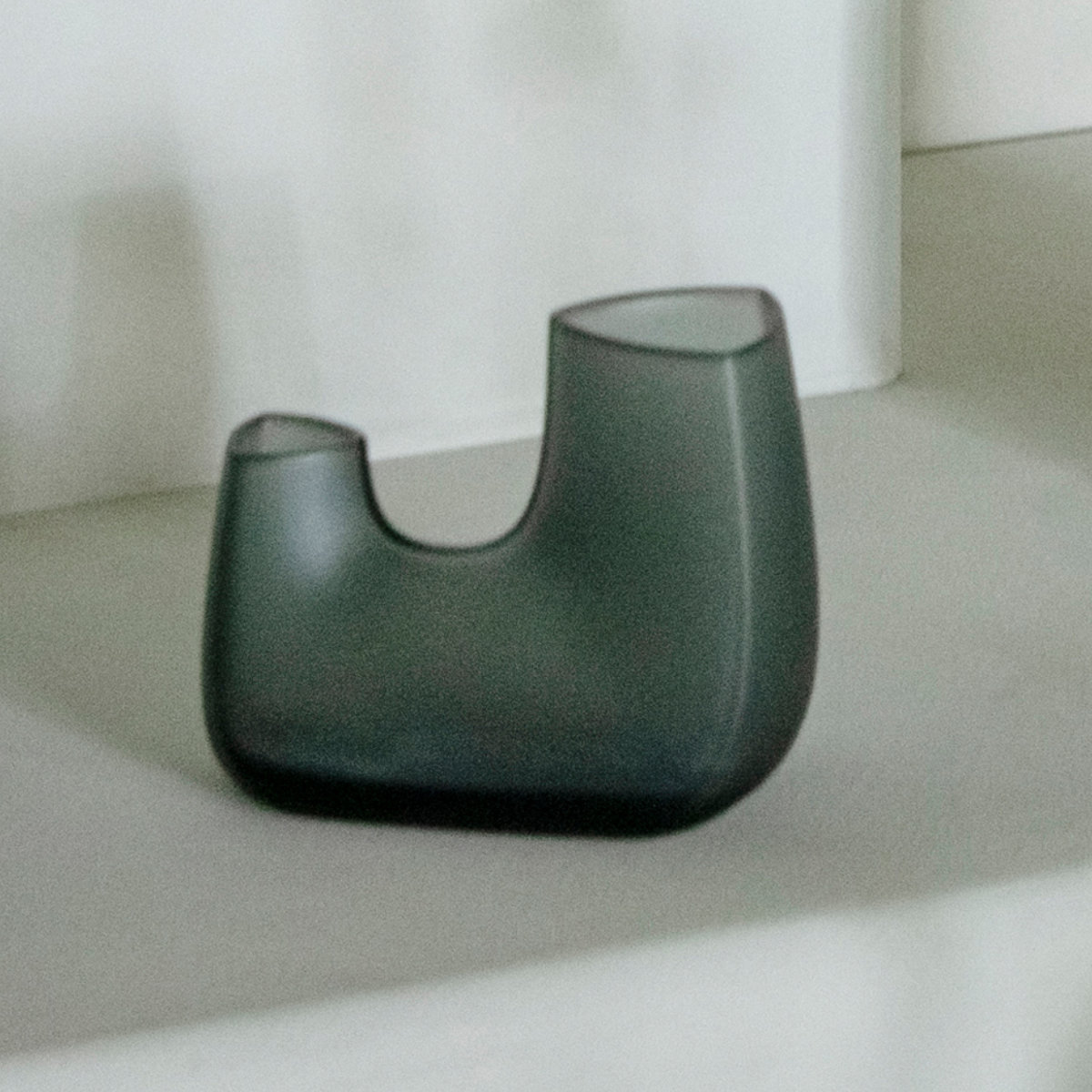 KINTO キントー TRE ベース 140×80×110mm ( 花瓶 フラワーベース 花びん 花器 おしゃれ 花 花入れ 生花 花束 ドライフラワー グリーン インテリア 植物 玄関 デスク ) 【ホワイト】 ホワイト