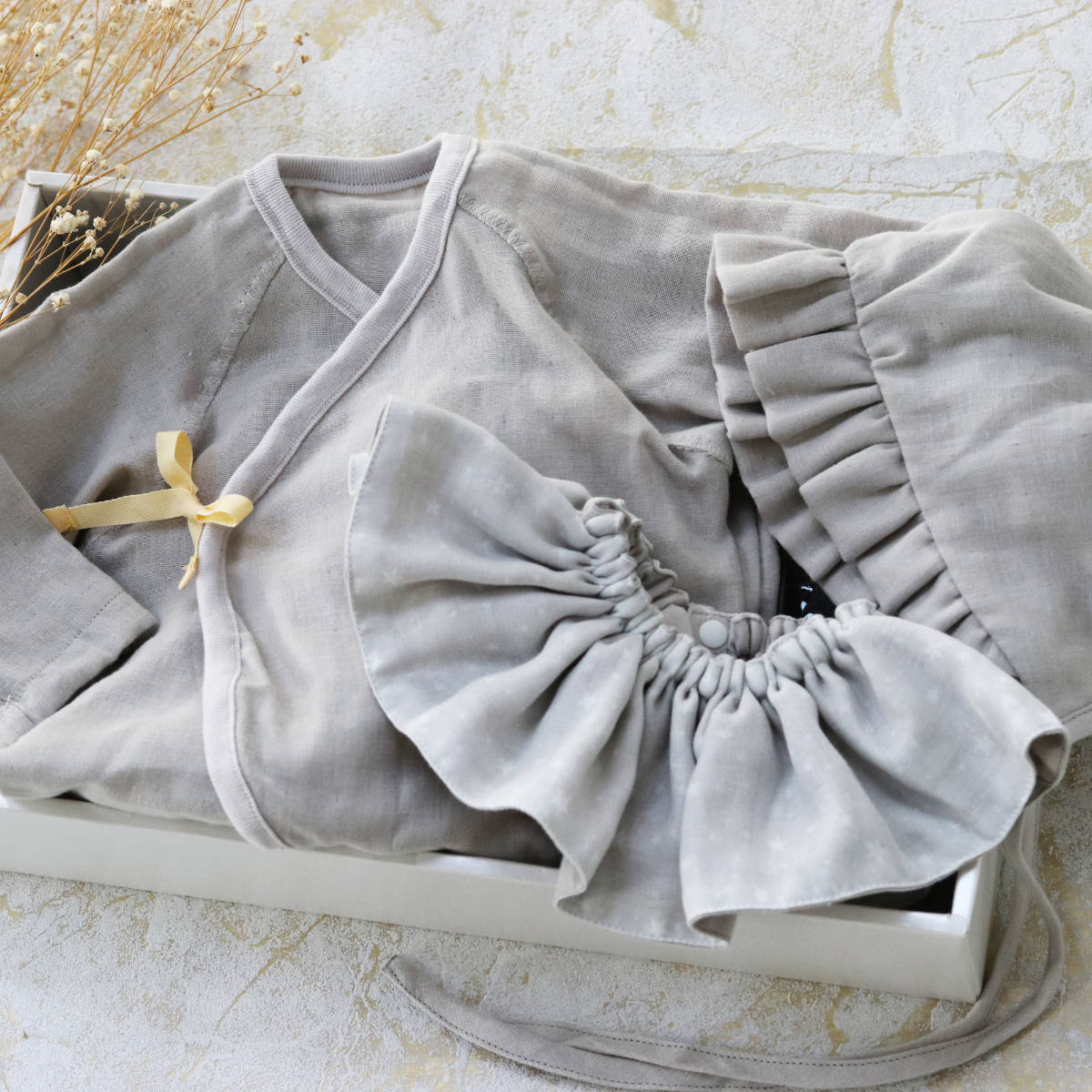 ギフトセット Lien de Famille はじめてのおめかし3点セット 出産祝い ( ギフト セット スタイ ボンネット 肌着 プレゼント 贈り物 お祝い おしゃれ 日本製 よだれかけ ベビー帽子 産着 ベビー 赤ちゃん 女の子 男の子 )【 グリーン 】 グリーン