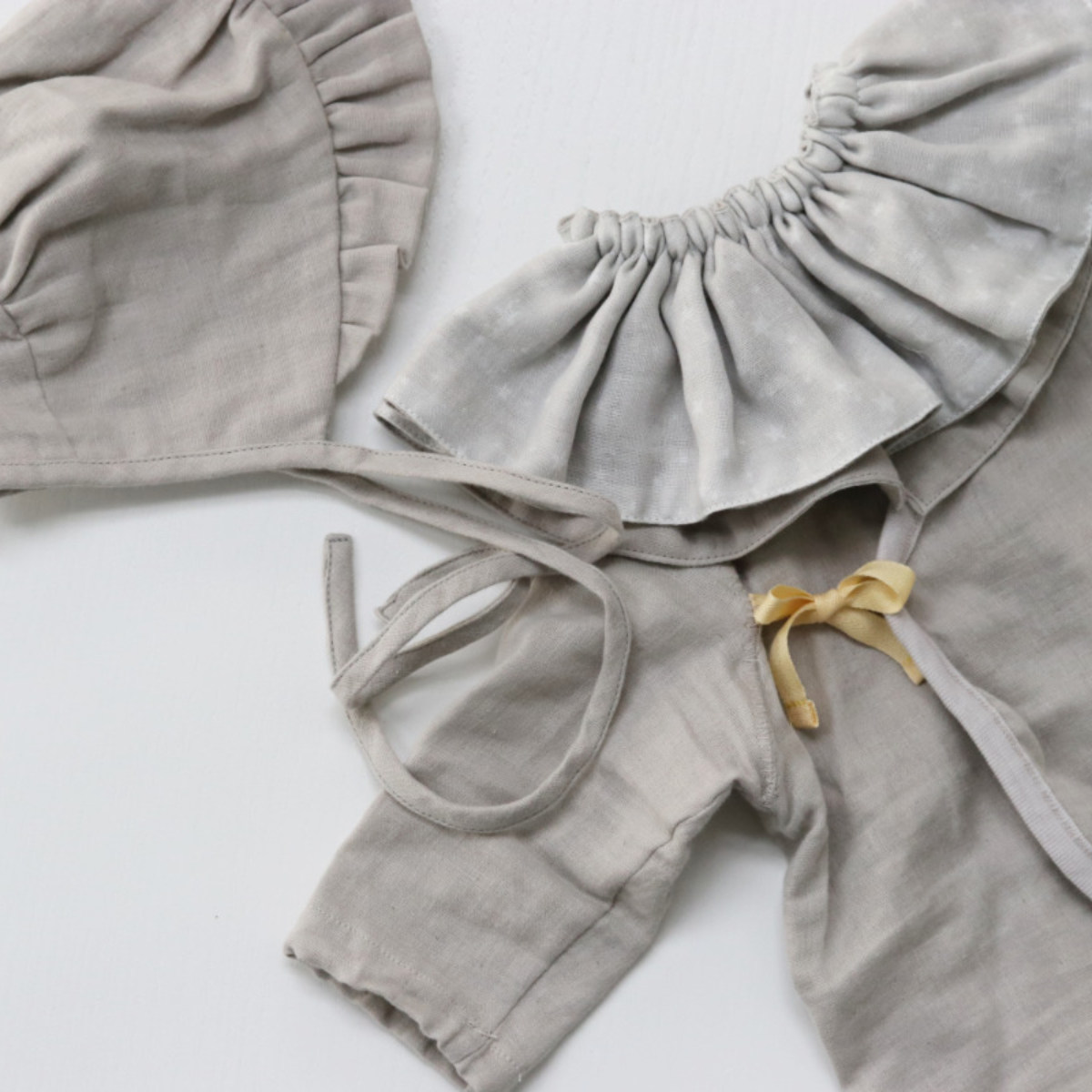 ギフトセット Lien de Famille はじめてのおめかし3点セット 出産祝い ( ギフト セット スタイ ボンネット 肌着 プレゼント 贈り物 お祝い おしゃれ 日本製 よだれかけ ベビー帽子 産着 ベビー 赤ちゃん 女の子 男の子 )【 グリーン 】 グリーン