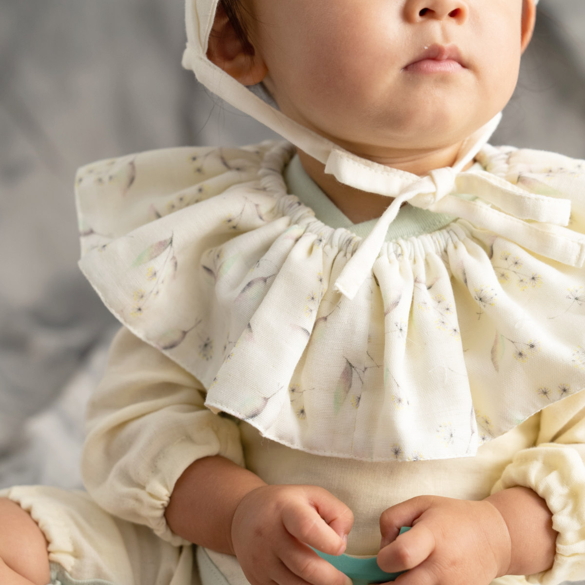 ギフトセット Lien de Famille はじめてのおめかし3点セット 出産祝い ( ギフト セット スタイ ボンネット 肌着 プレゼント 贈り物 お祝い おしゃれ 日本製 よだれかけ ベビー帽子 産着 ベビー 赤ちゃん 女の子 男の子 )【 グリーン 】 グリーン