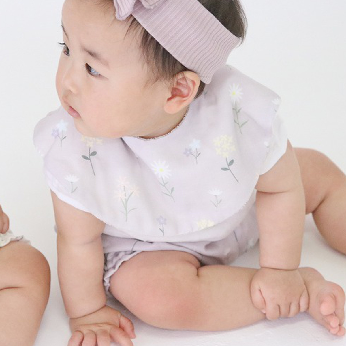 スタイ Lien de famille マルチ花柄 サークルスタイ 綿100% 日本製 （ よだれかけ ベビースタイ 前掛け エプロン 赤ちゃん プレゼント 女の子 ベビーエプロン お食事エプロン 丸い ベビー かわいい おしゃれ ギフト 出産祝い ）