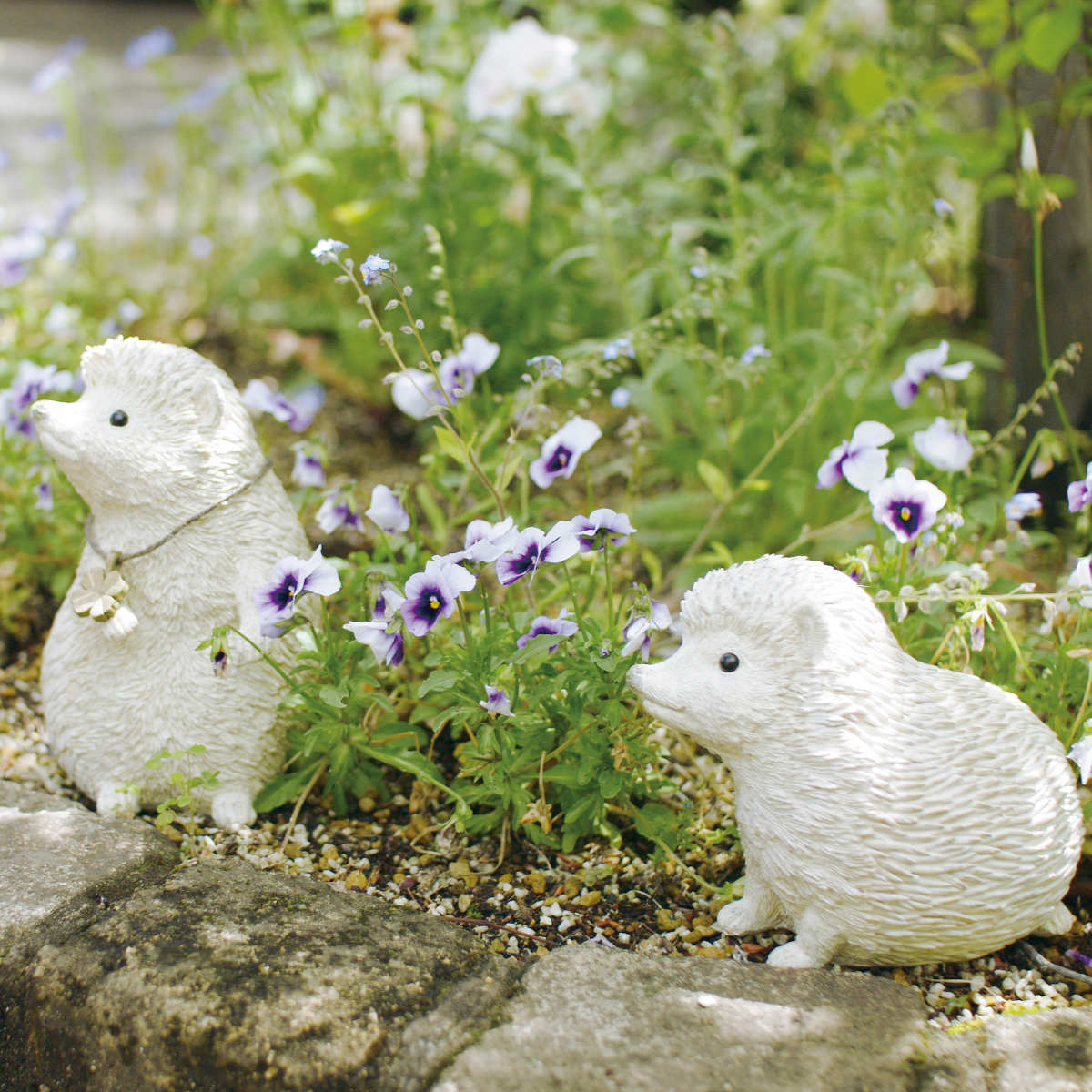 ガーデンオーナメント 置物 ハリネズミ 3匹セット アンティークホワイト ( ガーデニング オーナメント 置き物 ガーデン 庭 窓辺 オブジェ はりねずみ ガーデニング雑貨 かわいい インテリア アンティーク調 おしゃれ )