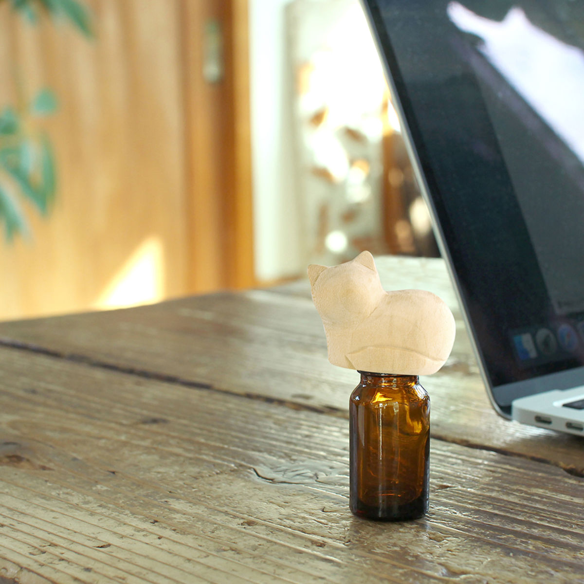 アニマルエッセンシャルオイルキャップ アロマオイル ( アロマキャップ 蓋 フタ 天然木 遮光瓶付き ガラス瓶 アロマ 香り 遮光瓶 ディフューザー フレグランスオイル エッセンシャルオイル 動物 かわいい インテリア おしゃれ ) 【キャット】 キャット