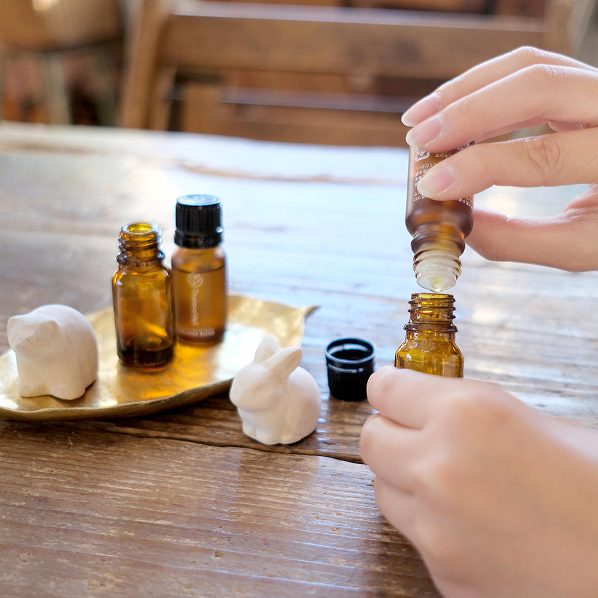 アニマルエッセンシャルオイルキャップ アロマオイル ( アロマキャップ 蓋 フタ 天然木 遮光瓶付き ガラス瓶 アロマ 香り 遮光瓶 ディフューザー フレグランスオイル エッセンシャルオイル 動物 かわいい インテリア おしゃれ ) 【キャット】 キャット