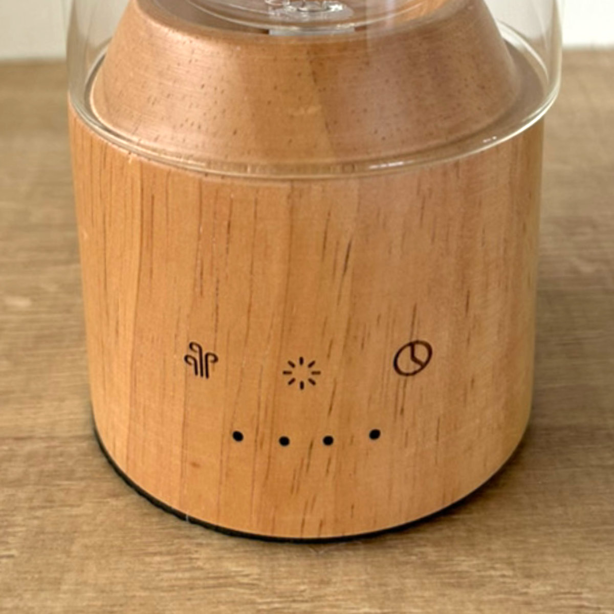ThaleiaVeil アワーグラスディフューザー アロマディフューザー ( 水なし 噴霧式 天然木 ガラス製 アロマドロップ式 LED ゆらぎ タイマー機能 ダブルウォールガラス LEDライト おしゃれ インテリア USB Type-C )