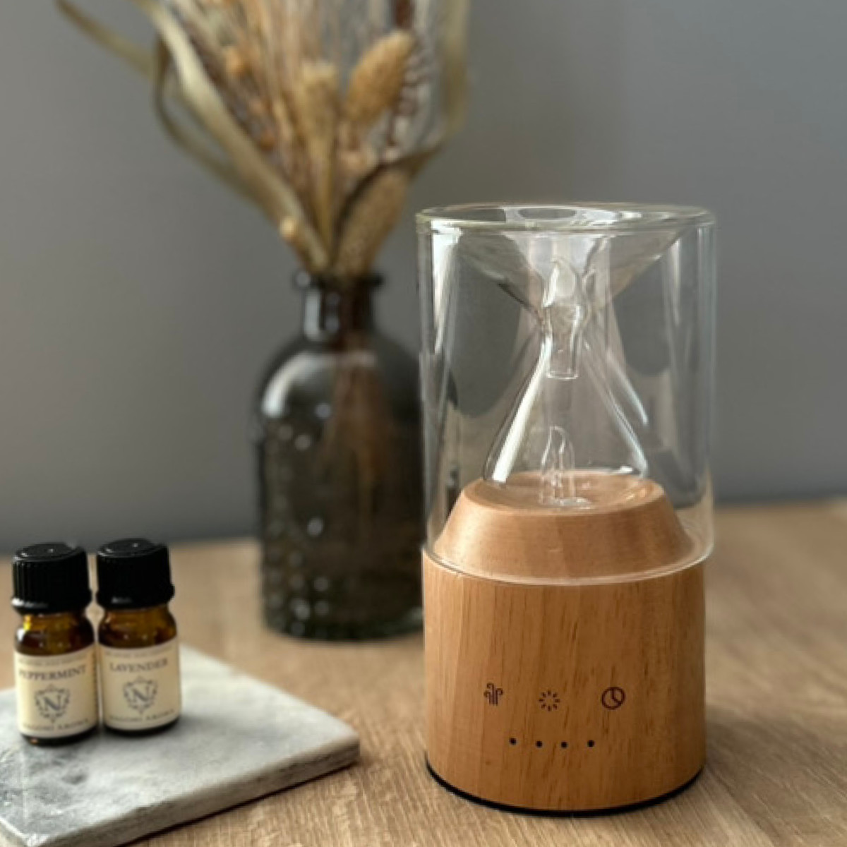 ThaleiaVeil アワーグラスディフューザー アロマディフューザー ( 水なし 噴霧式 天然木 ガラス製 アロマドロップ式 LED ゆらぎ タイマー機能 ダブルウォールガラス LEDライト おしゃれ インテリア USB Type-C )