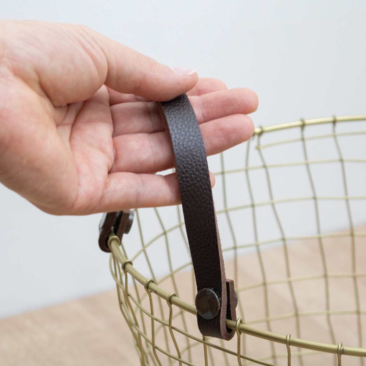 シトア ワイヤーバスケット レザーハンドル ラウンド バスケット かご ( 収納 カゴ 籠 丸型 収納バスケット 小物入れ ハンドメイド 小物収納 ワイヤー 鉄 アイアン おしゃれ オシャレ かわいい カワイイ シンプル ベーシック )