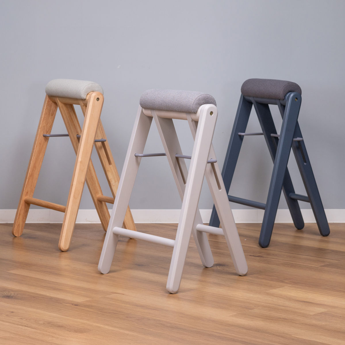 Assist Stool 折りたたみ式スツール