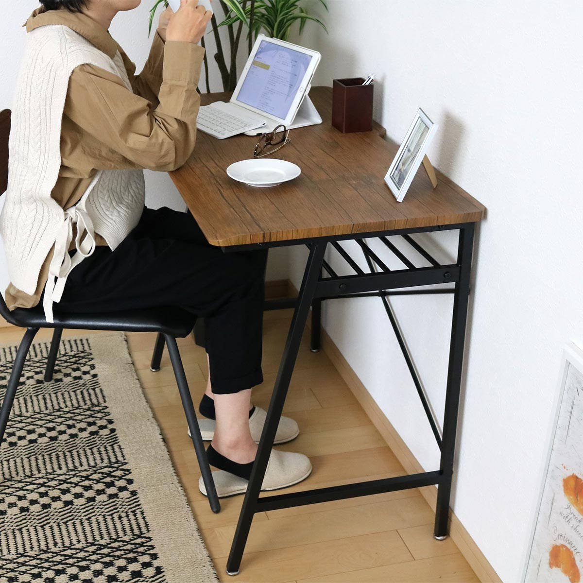 ワークデスク ヴィンテージ調 スチールフレーム 幅90cm ( デスク パソコンデスク PCデスク 机 つくえ 学習机 幅 90 作業台 木目調 天板下 収納 配線穴付き アジャスター付き 勉強机 リビングデスク 作業机 在宅 )