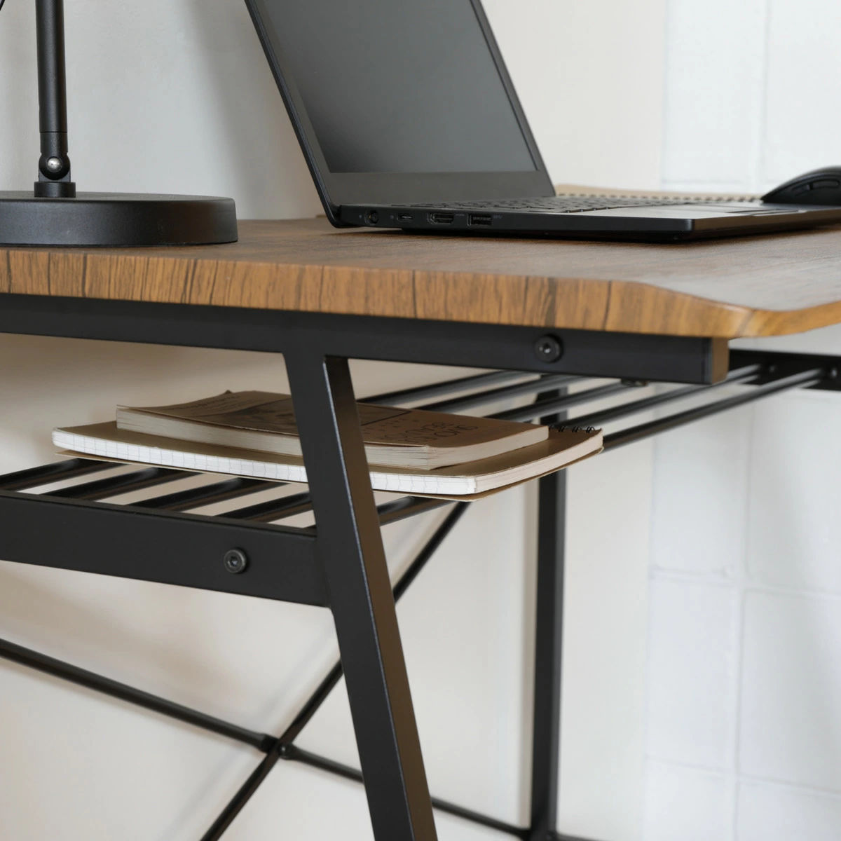 ワークデスク ヴィンテージ調 スチールフレーム 幅90cm ( デスク パソコンデスク PCデスク 机 つくえ 学習机 幅 90 作業台 木目調 天板下 収納 配線穴付き アジャスター付き 勉強机 リビングデスク 作業机 在宅 )