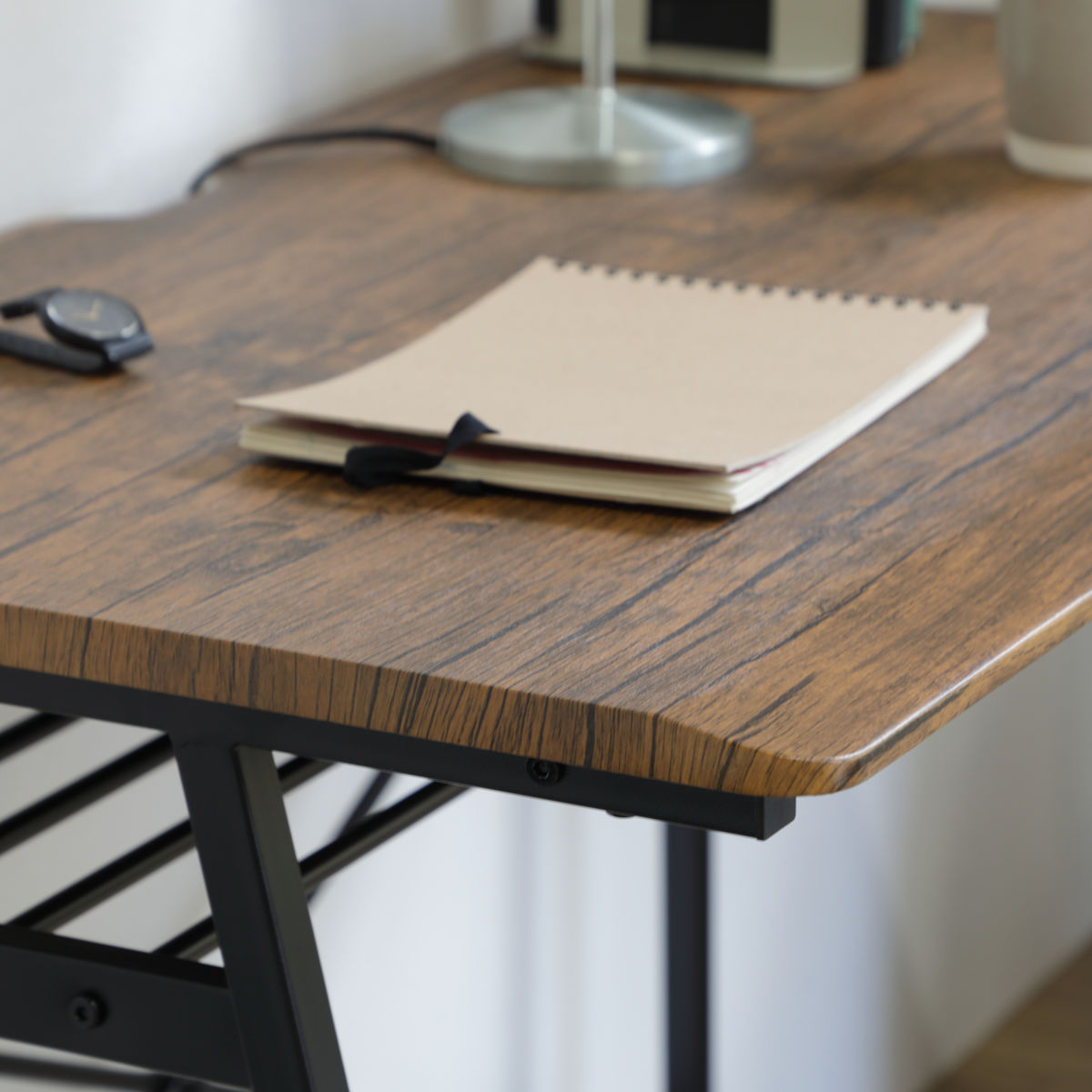 ワークデスク ヴィンテージ調 スチールフレーム 幅90cm ( デスク パソコンデスク PCデスク 机 つくえ 学習机 幅 90 作業台 木目調 天板下 収納 配線穴付き アジャスター付き 勉強机 リビングデスク 作業机 在宅 )