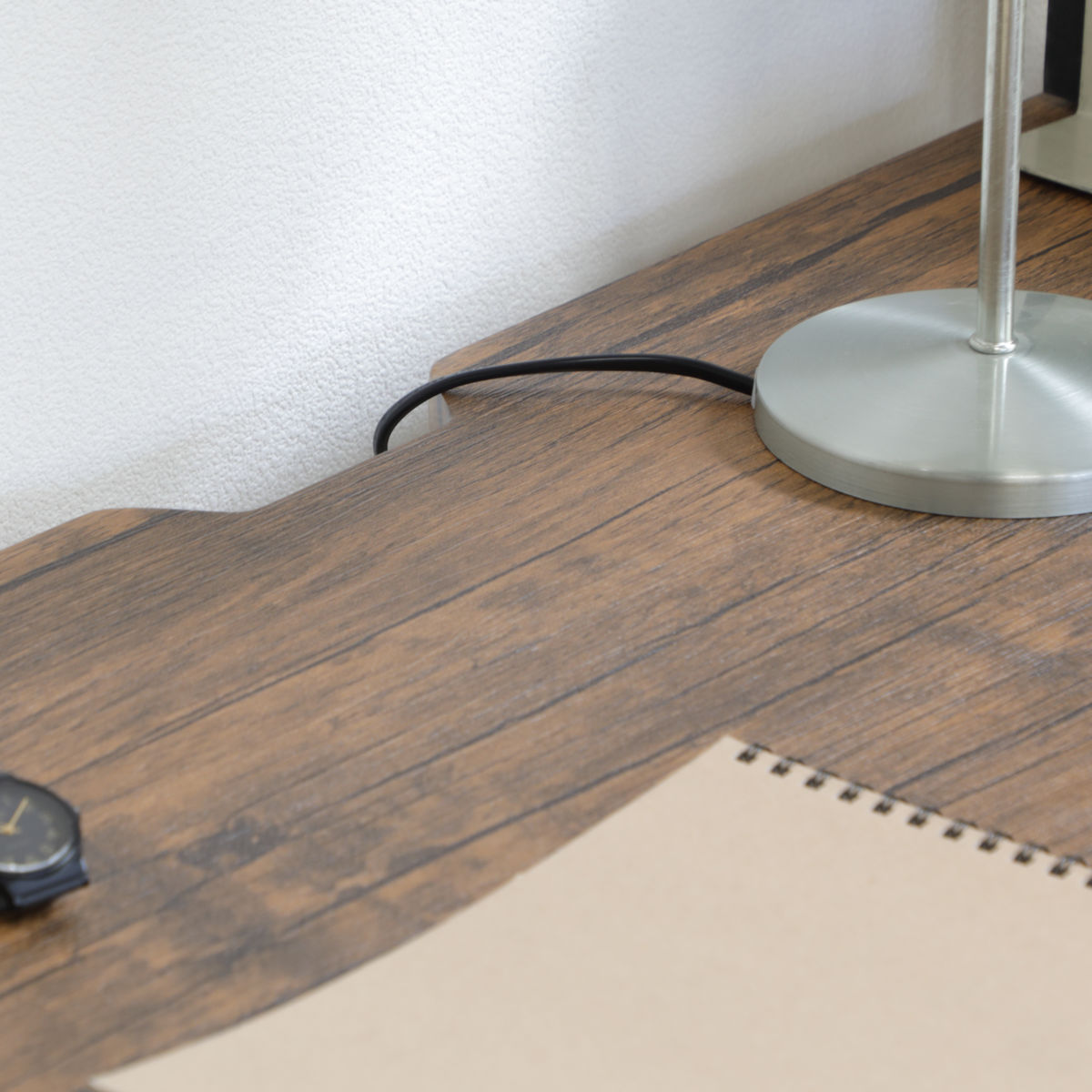 ワークデスク ヴィンテージ調 スチールフレーム 幅90cm ( デスク パソコンデスク PCデスク 机 つくえ 学習机 幅 90 作業台 木目調 天板下 収納 配線穴付き アジャスター付き 勉強机 リビングデスク 作業机 在宅 )