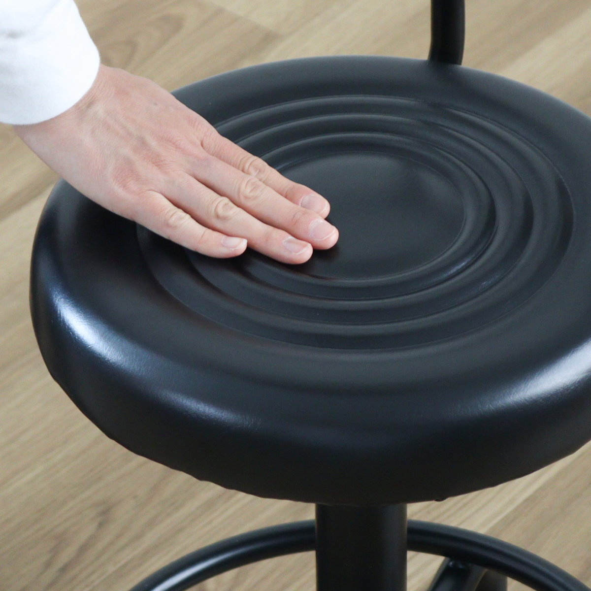 キャスターチェア 昇降式 背付タイプ ブラックフレーム ( ワークチェア デスクチェア カウンターチェア 高さ調節 丸 足掛け シンプル 背もたれ付き )