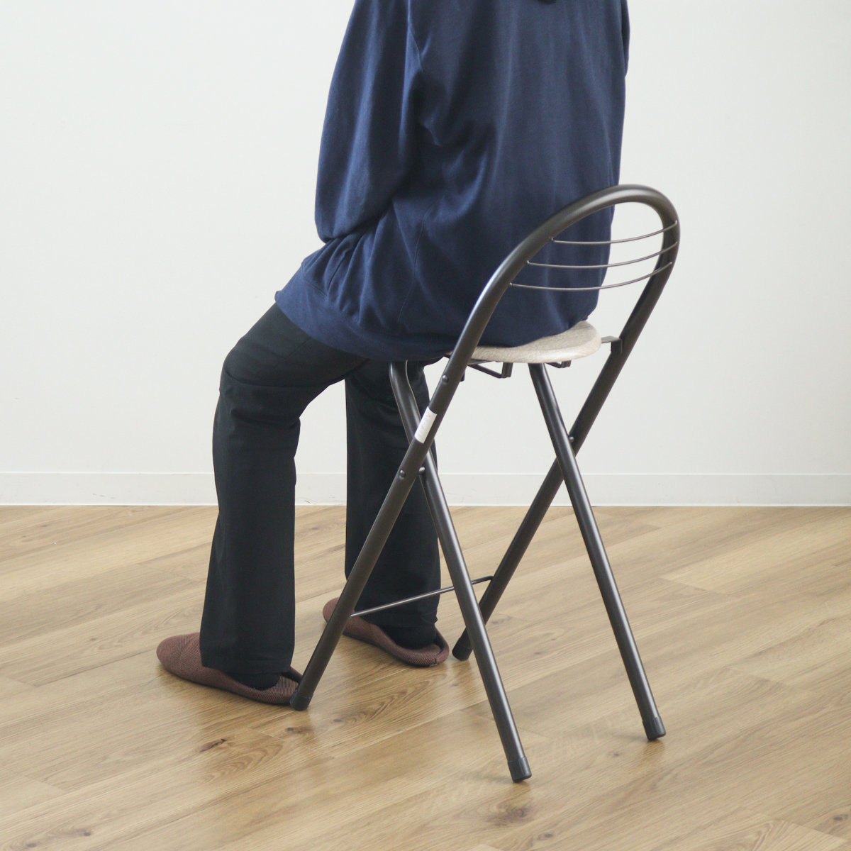 折りたたみ椅子 座面高58cm 背もたれ付 フォールディングハイチェア ( カウンターチェア ハイタイプ ハイチェア バーチェア キッチン 丸 木製 座面 スチール シンプル おしゃれ ) 【ブラック×ブラウン】 ブラック×ブラウン