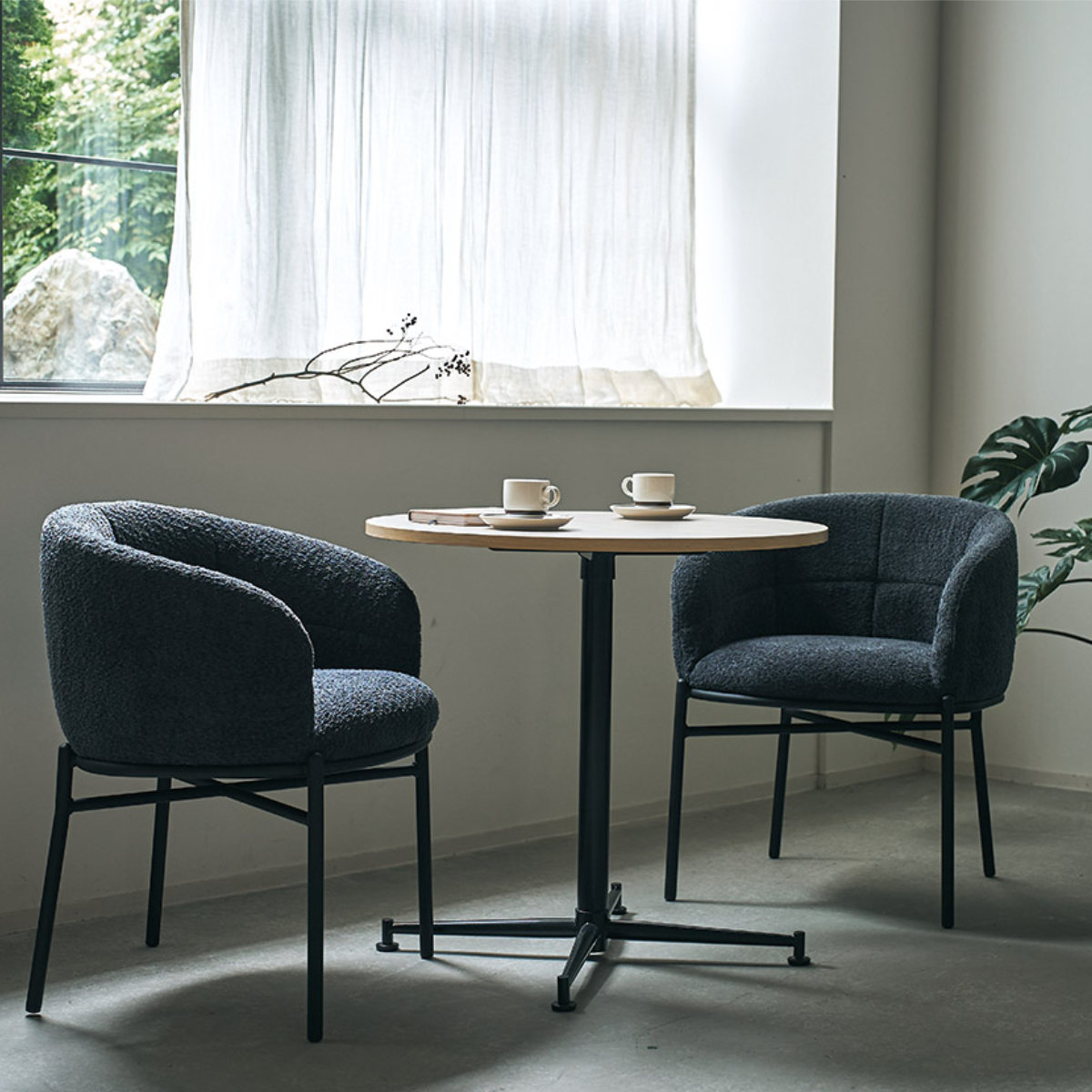 ダイニングチェア 座面高44cm フェンス ラウンジチェア ( チェア ダイニング イス 食卓椅子 肘掛け 椅子 ファブリック ブークレ調生地 座面 広め アームチェア カフェスペース エントランス 店舗 チェアー いす 食卓 リビング ) 【ダークベージュ】 ダークベージュ