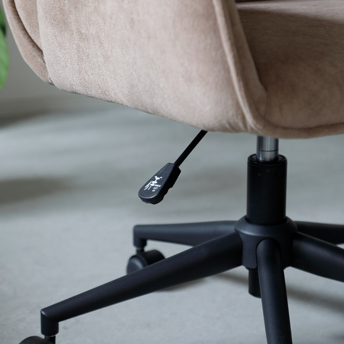 デスクチェア 座面高41~49cm 回転 昇降式 パソコンチェア カレット ( オフィスチェア ワークチェア 高さ調節 肘掛け ファブリック キャスター付き PCチェア イス 椅子 会社 オフィス 在宅 アームチェア ) 【ベージュ】 ベージュ