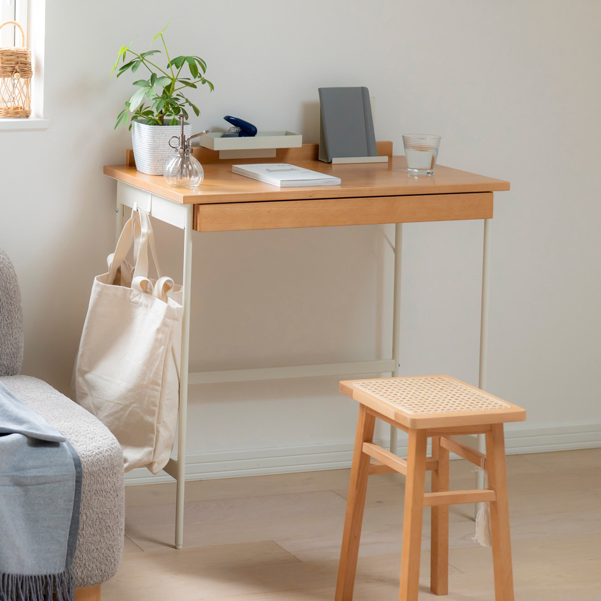 Mash デスク 幅80cm 引き出し付き 天然木 木目調 ホームデスク リヴ ( パソコンデスク コンパクト 木製 学習デスク 机 勉強机 引き出し リビング学習 スリム リビングデスク シンプルデスク PCデスク トレー スタンド 付き 奥行40 )