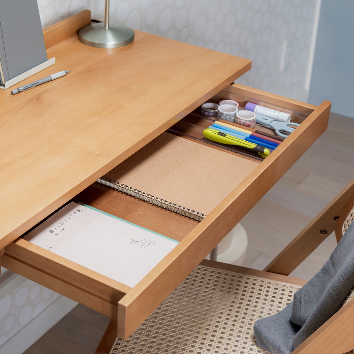 Mash デスク 幅80cm 引き出し付き 天然木 木目調 ホームデスク リヴ ( パソコンデスク コンパクト 木製 学習デスク 机 勉強机 引き出し リビング学習 スリム リビングデスク シンプルデスク PCデスク トレー スタンド 付き 奥行40 )