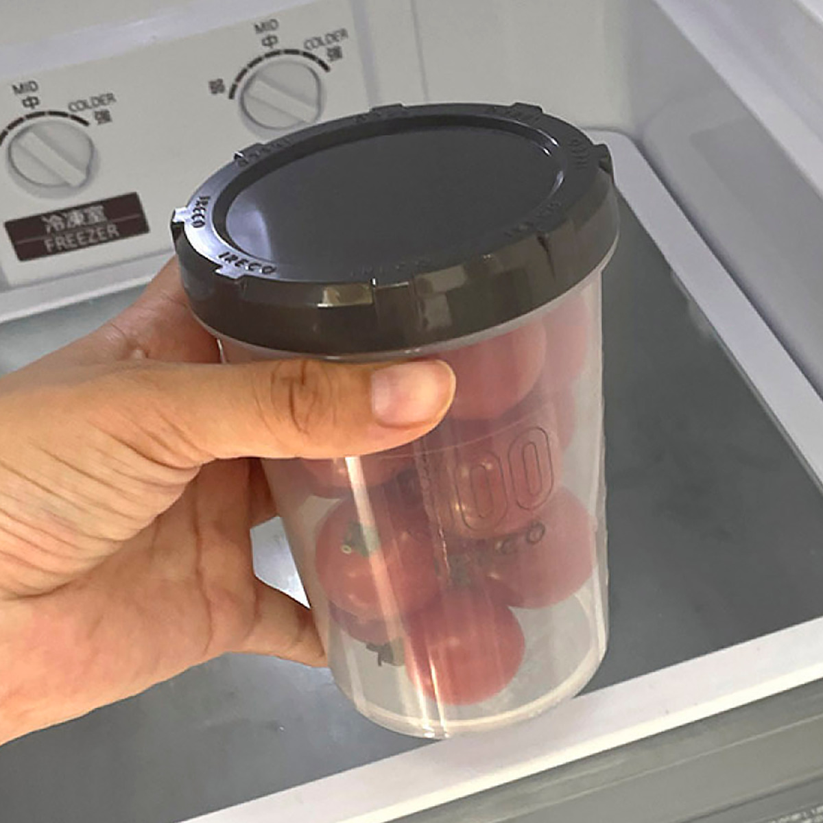 保存容器 IRECO 食品保存容器 Sサイズ 500ml ( キャニスター プラスチック容器 フードストッカー 日本製 丸型 深型 BPAフリー 保存 密閉 半透明 耐久性 液体 漏れにくい スクリューキャップ 0.5L 省スペース )