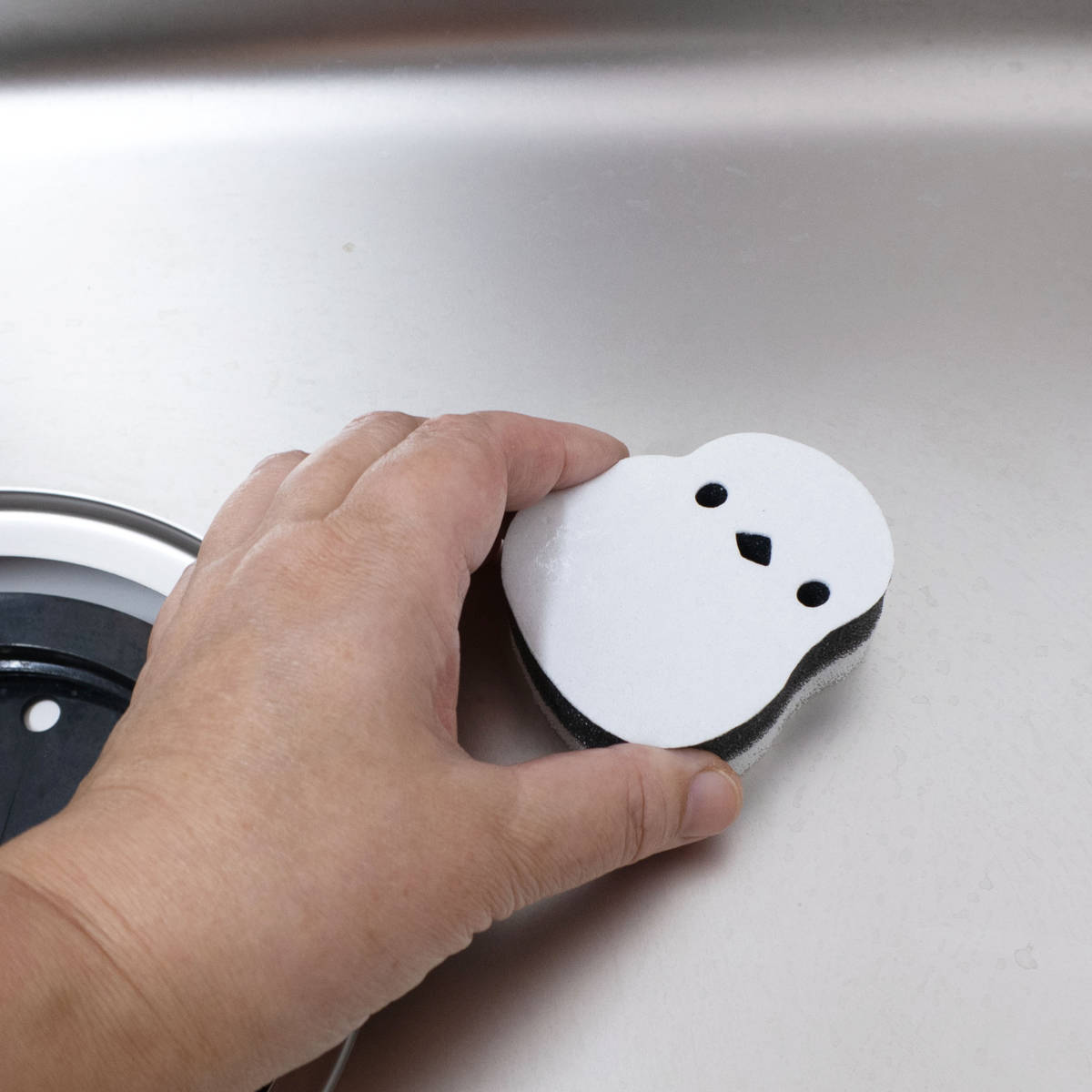 シンク洗い シマエナガ シンクに貼り付く お掃除 スポンジ ( キッチン シンク 掃除 引っ付く 張り付く 掃除用スポンジ かわいい 台所掃除 水回り 洗面所 清潔 掃除用品 台所用品 )