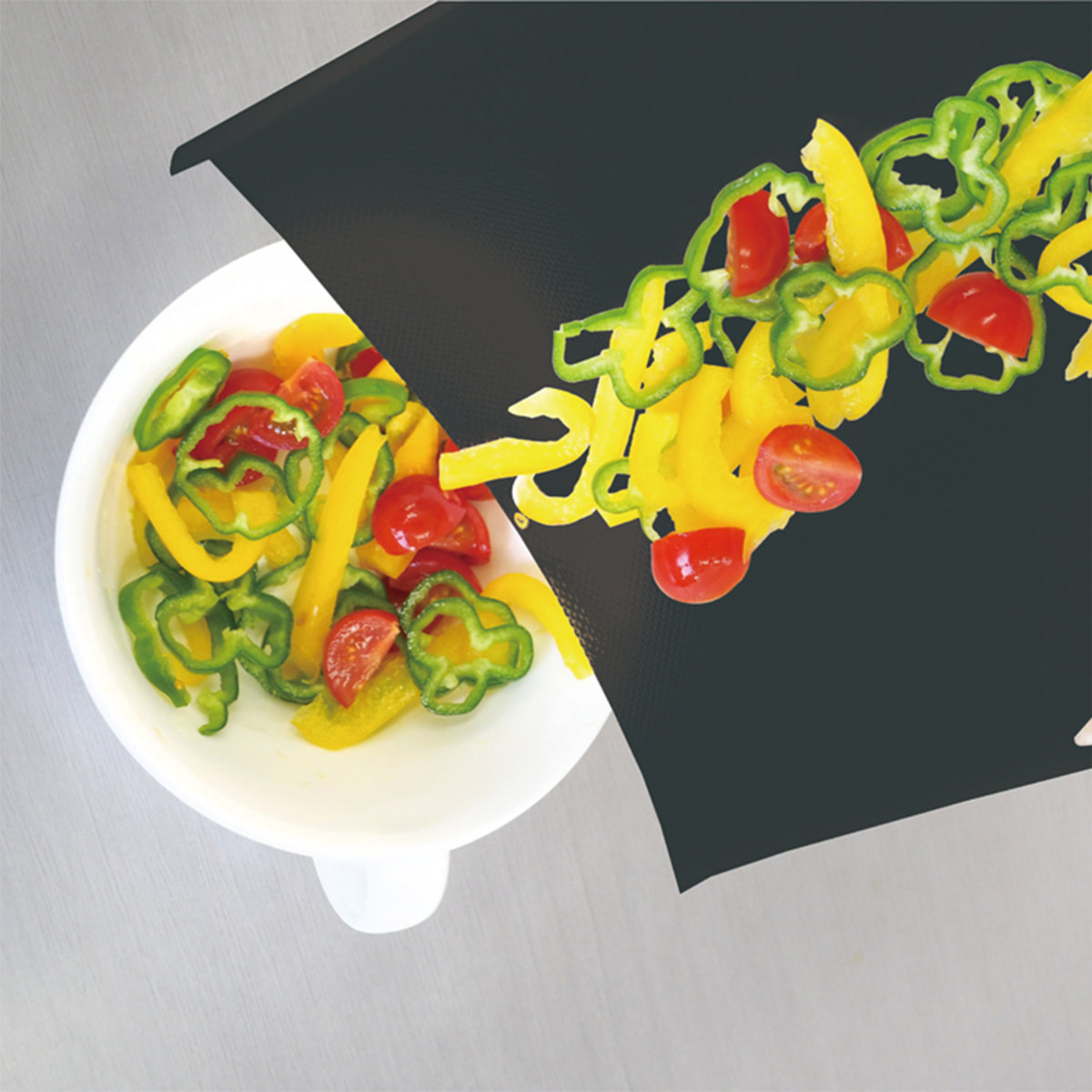 まな板シート 24cm×3m ブラック CUTTING ( まな板 まないた シート 使い捨て ロール カッティング ロールタイプ カッター付き まな板が汚れない 衛生的 におい 汚れ 防止 滑り止め キッチン 便利 黒 )