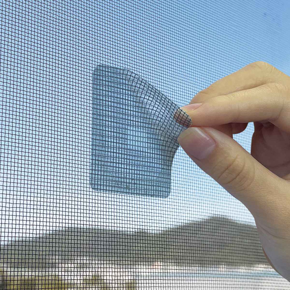 補修テープ 網戸の穴 補修シール 4サイズ 18枚入り ( 網戸 補修 シール ネット テープ 破れ補修 修理 修繕 虫対策 粘着テープ 貼るだけ あみ戸 パッチ 補修用 補修材 張替え 張り替え 破れ 穴 隠す ふさぐ 直す 埋める 簡単 )