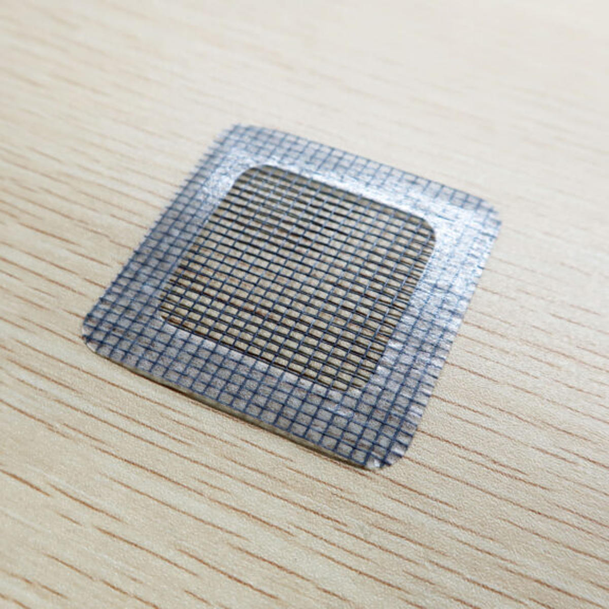 補修テープ 網戸の穴 補修シール 4サイズ 18枚入り ( 網戸 補修 シール ネット テープ 破れ補修 修理 修繕 虫対策 粘着テープ 貼るだけ あみ戸 パッチ 補修用 補修材 張替え 張り替え 破れ 穴 隠す ふさぐ 直す 埋める 簡単 )