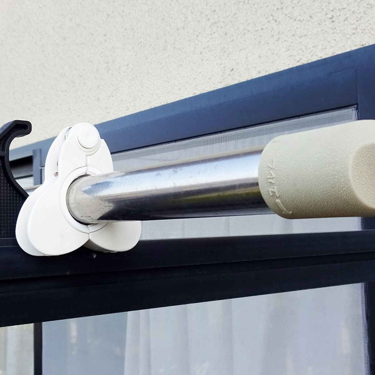 竿止め color CRUISE 竿ホルダー 2個入 ※色は選べません ( 竿ばさみ 竿ストッパー 竿 固定 2個セット 竿ピンチ 竿止めクリップ 2個 落下 防止 物干し竿 強力バネ )