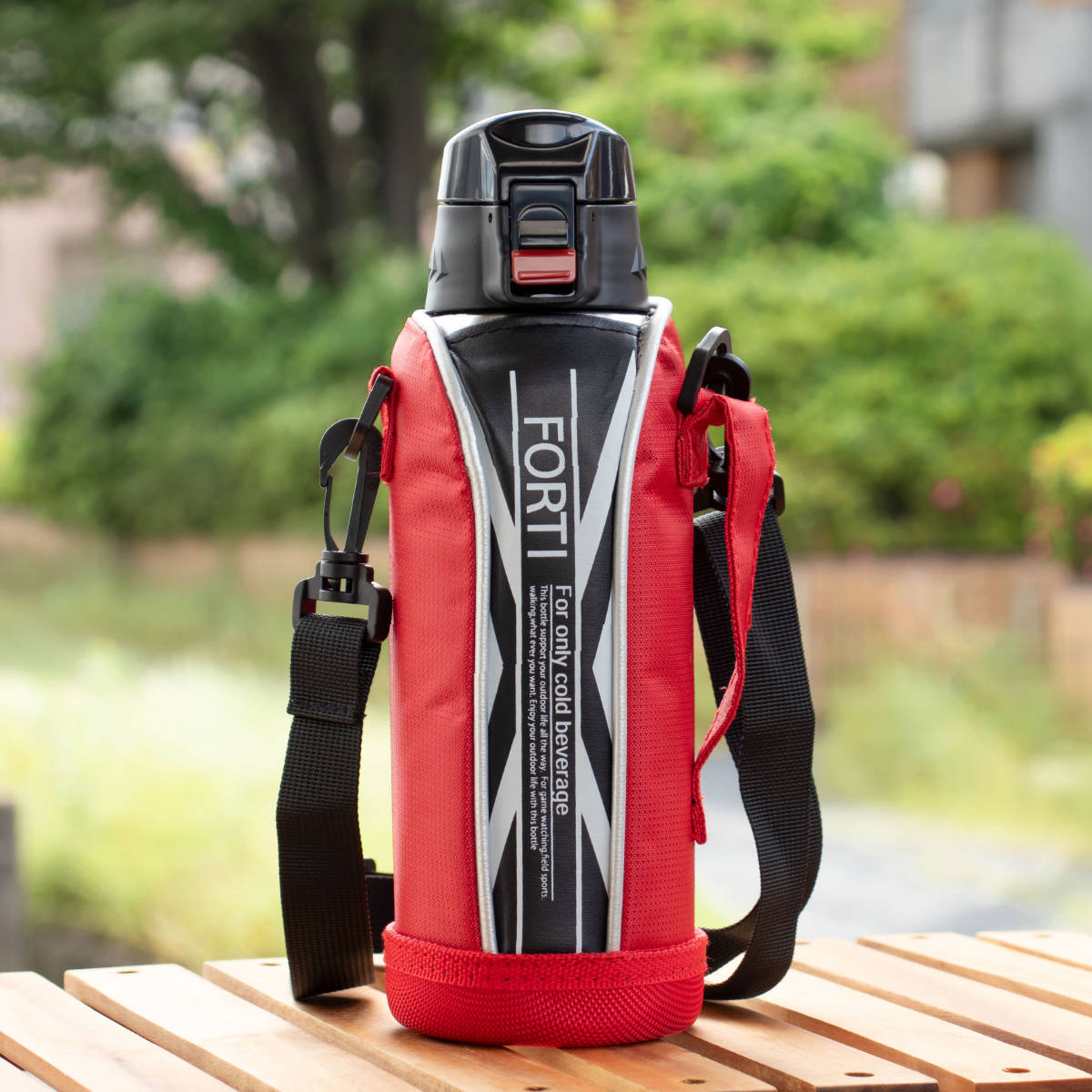 水筒 730ml ステンレス 直飲み ワンタッチ 保冷 NEWフォルティ ブラック レッド カバー付 ( ダイレクトボトル ステンレスボトル スポーツボトル シンプル 保冷専用 直のみ ショルダーベルト 子供 すいとう ボトル ) 【レッド】 レッド