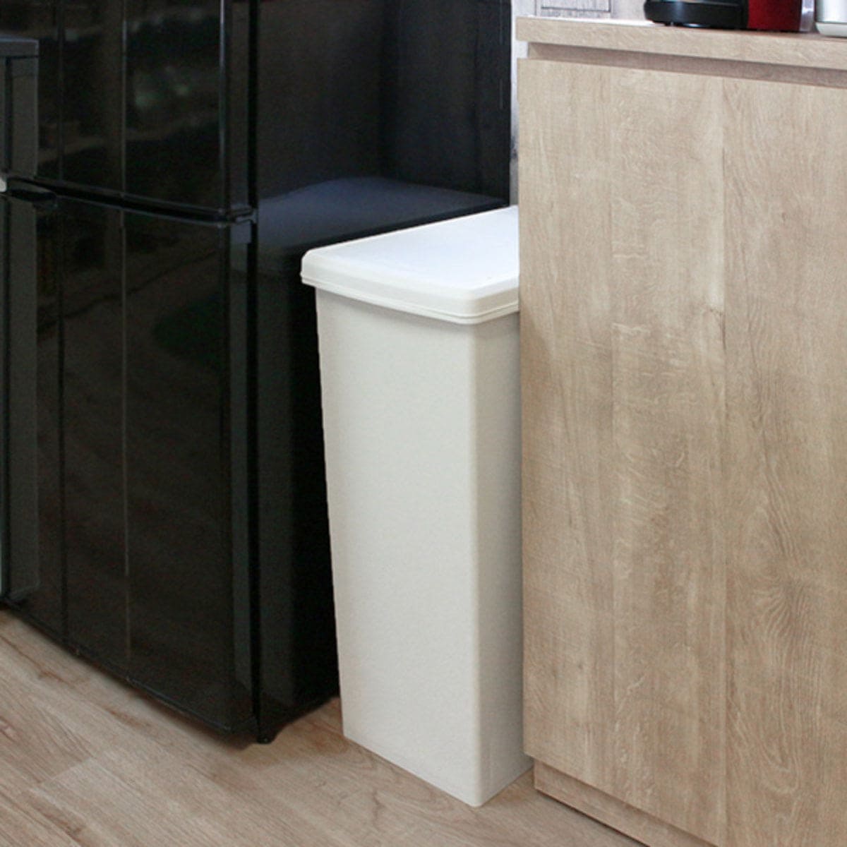 ゴミ箱 45L スライドペール 無地 ふた付き ( ごみ箱 45リットル スリム スライド蓋 キッチン 分別 ダストボックス 縦型 蓋つき キャスター付き 袋止め付き シンプル おしゃれ ) 【アイボリー】 アイボリー