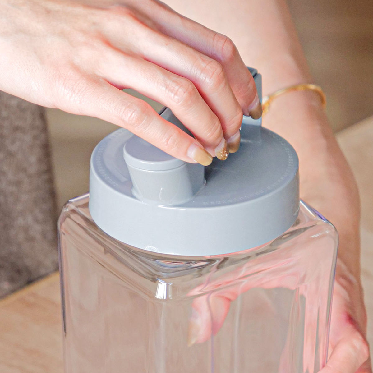 ピッチャー 冷水筒 2.1L 耐熱 横置き プラスチック K-1280 ( 冷水筒 麦茶ポット 水差し 水さし プラスチック製 縦 横 熱湯 広口 麦茶 冷水ポット 角型 お手入れ簡単 ) 【Nホワイト】 Nホワイト