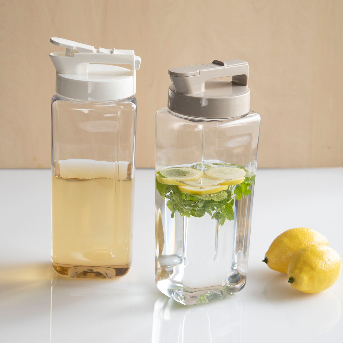 ピッチャー 冷水筒 2.1L 耐熱 横置き 同色2個セット ( 冷水筒 麦茶ポット 水差し 水さし プラスチック製 縦 横 熱湯 広口 麦茶 冷水ポット 角型 お手入れ簡単 ) 【ベージュ】 ベージュ