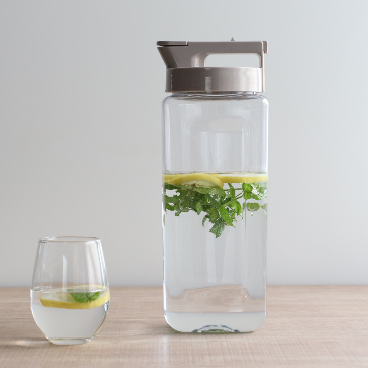 ピッチャー 冷水筒 2.1L 耐熱 横置き 同色2個セット ( 冷水筒 麦茶ポット 水差し 水さし プラスチック製 縦 横 熱湯 広口 麦茶 冷水ポット 角型 お手入れ簡単 ) 【ベージュ】 ベージュ