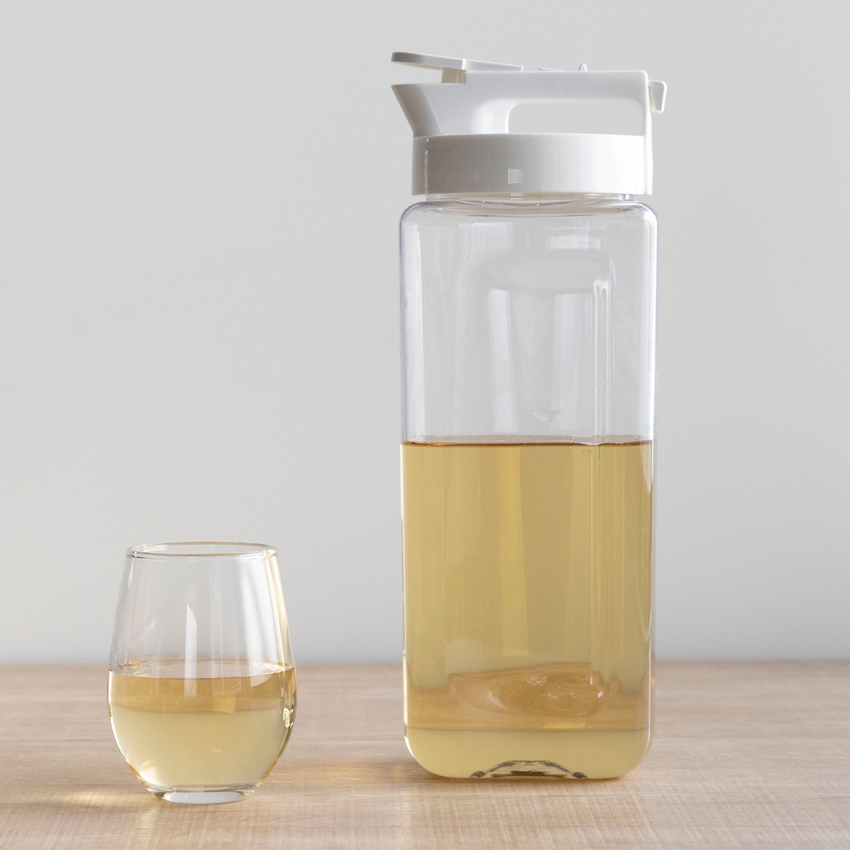 ピッチャー 冷水筒 2.1L 耐熱 横置き 同色2個セット ( 冷水筒 麦茶ポット 水差し 水さし プラスチック製 縦 横 熱湯 広口 麦茶 冷水ポット 角型 お手入れ簡単 ) 【ベージュ】 ベージュ