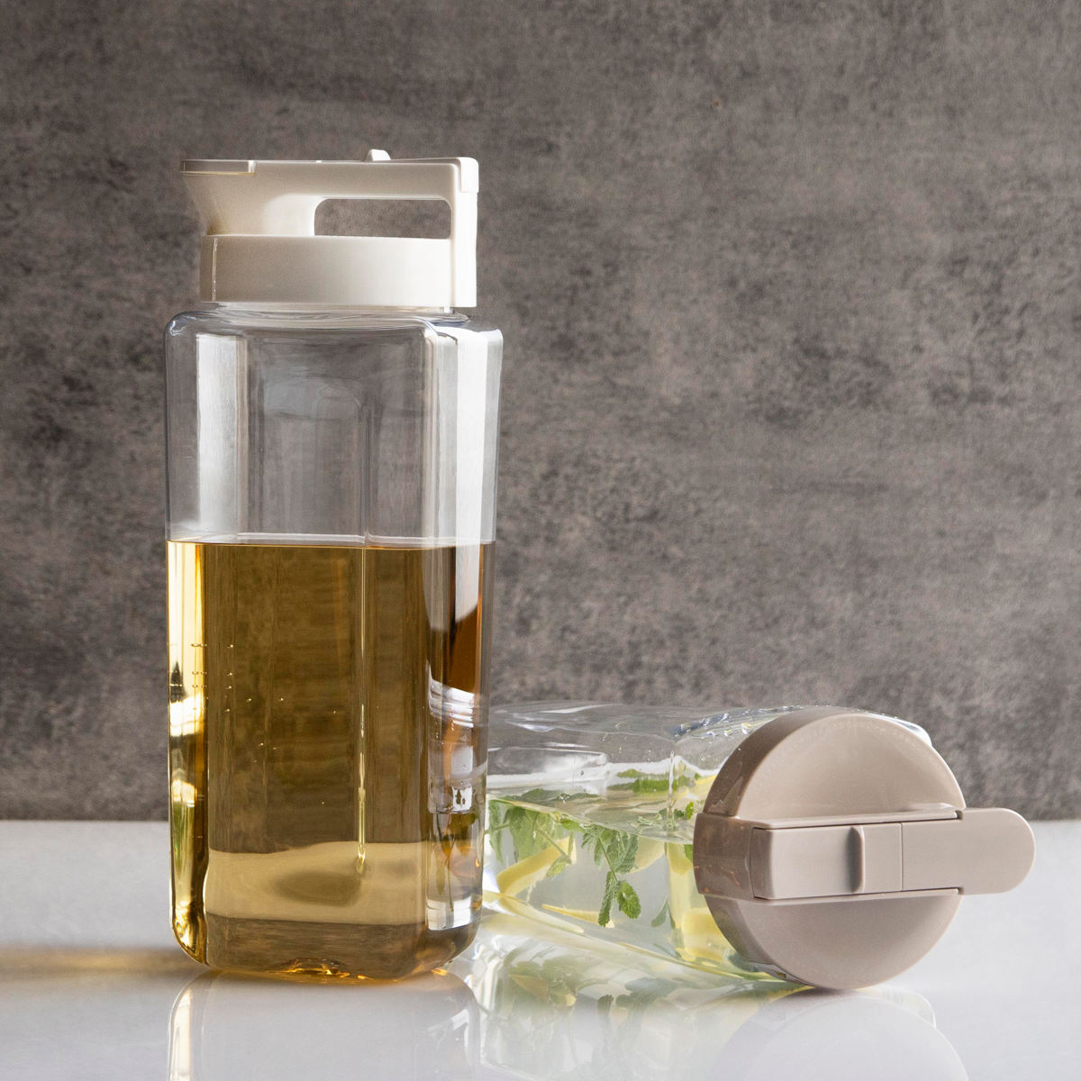 ピッチャー 冷水筒 2.1L 耐熱 横置き 同色2個セット ( 冷水筒 麦茶ポット 水差し 水さし プラスチック製 縦 横 熱湯 広口 麦茶 冷水ポット 角型 お手入れ簡単 ) 【ベージュ】 ベージュ