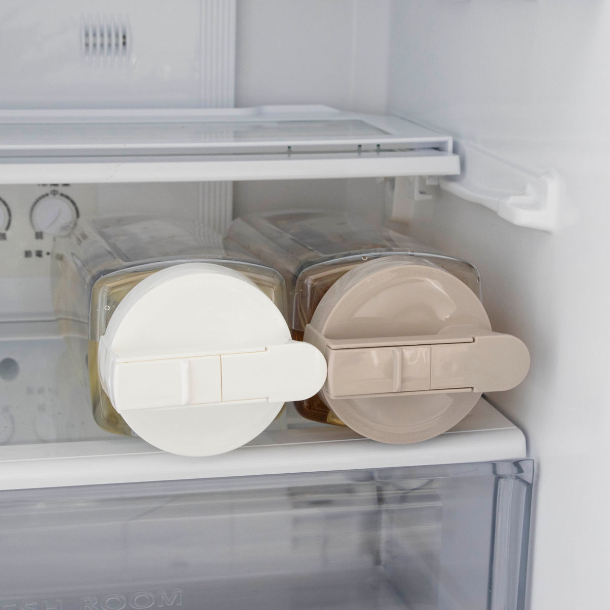 ピッチャー 冷水筒 2.1L 耐熱 横置き 同色2個セット ( 冷水筒 麦茶ポット 水差し 水さし プラスチック製 縦 横 熱湯 広口 麦茶 冷水ポット 角型 お手入れ簡単 ) 【ベージュ】 ベージュ