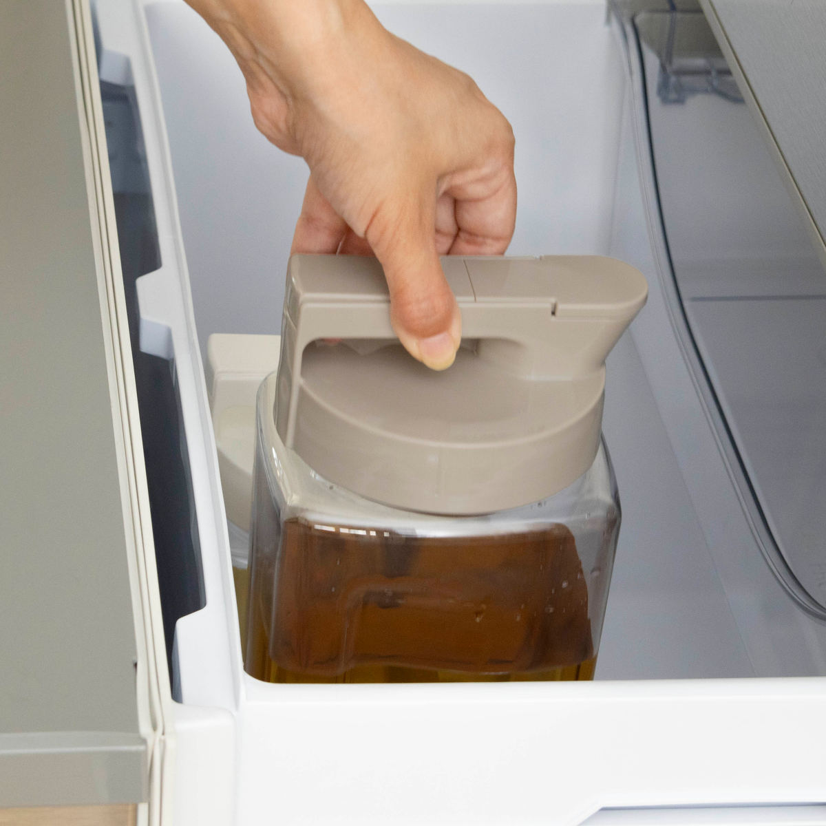 ピッチャー 冷水筒 2.1L 耐熱 横置き 同色2個セット ( 冷水筒 麦茶ポット 水差し 水さし プラスチック製 縦 横 熱湯 広口 麦茶 冷水ポット 角型 お手入れ簡単 ) 【ベージュ】 ベージュ