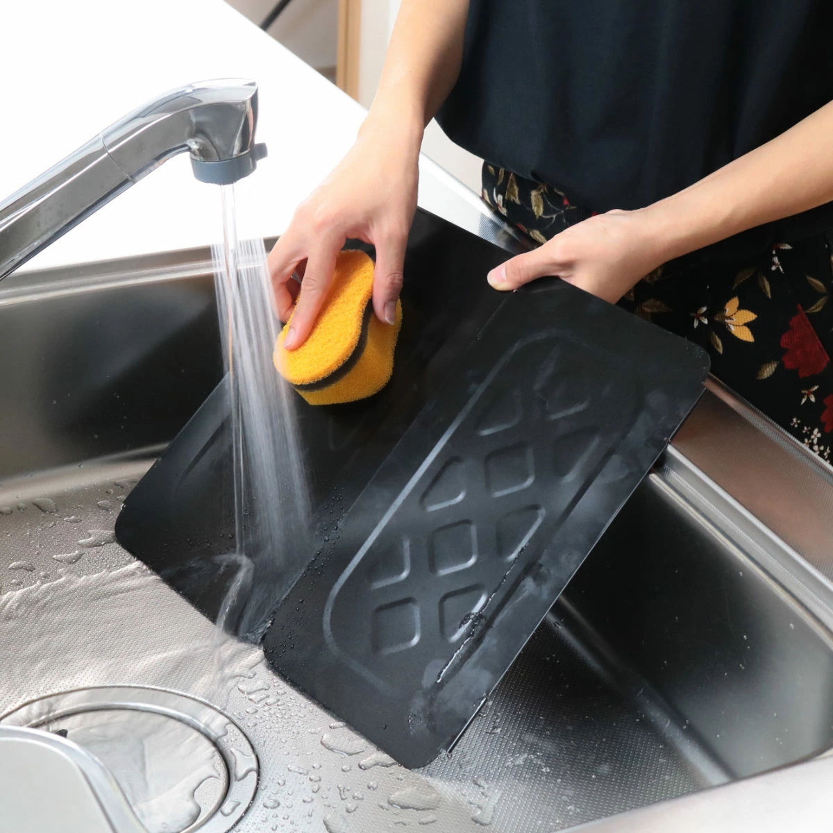 レンジガード フッ素コート マルチレンジガード 7面 ( コンパクト ih ガスコンロ 折りたたみ コンロガード 油はね ガード コンロカバー コンロ用カバー レンジ用カバー コンロ 風よけ キャンプ 使うときだけ ) 【ブラック】 ブラック