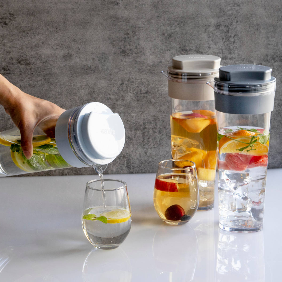 冷水筒 スリムジャグ 1.1L 横置き 縦置き 耐熱 日本製 同色2本セット ( 麦茶ポット ピッチャー 水差し 熱湯 白 麦茶 冷水ポット 約 1リットル プラスチック モノトーン ) 【イエロー】 イエロー