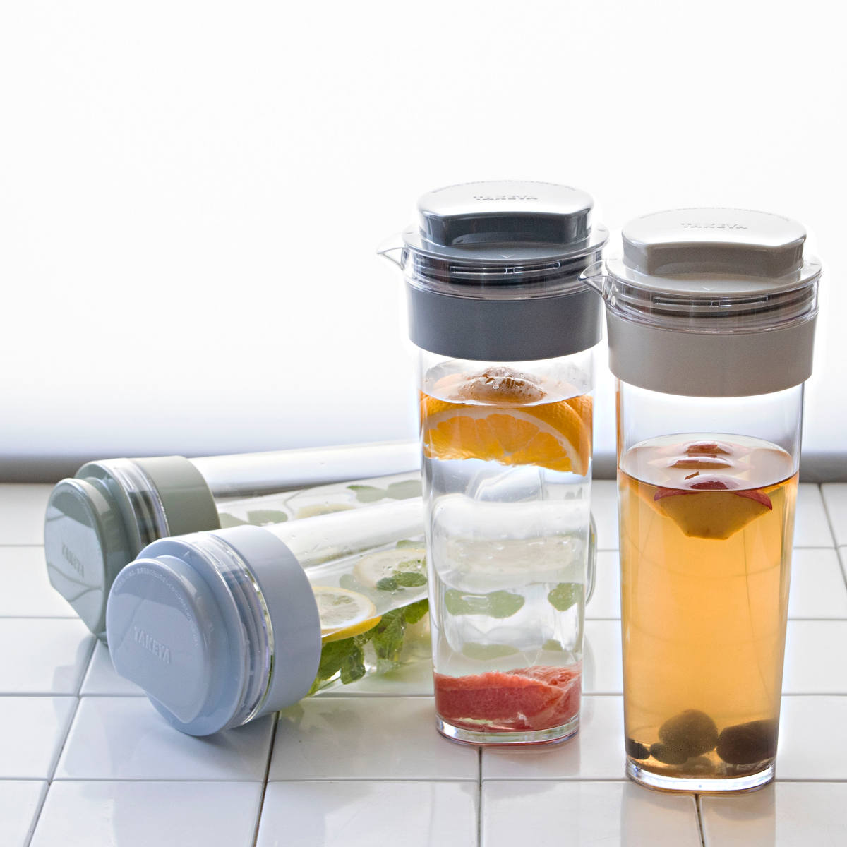 冷水筒 スリムジャグ 1.1L 横置き 縦置き 耐熱 日本製 同色2本セット ( 麦茶ポット ピッチャー 水差し 熱湯 白 麦茶 冷水ポット 約 1リットル プラスチック モノトーン ) 【イエロー】 イエロー