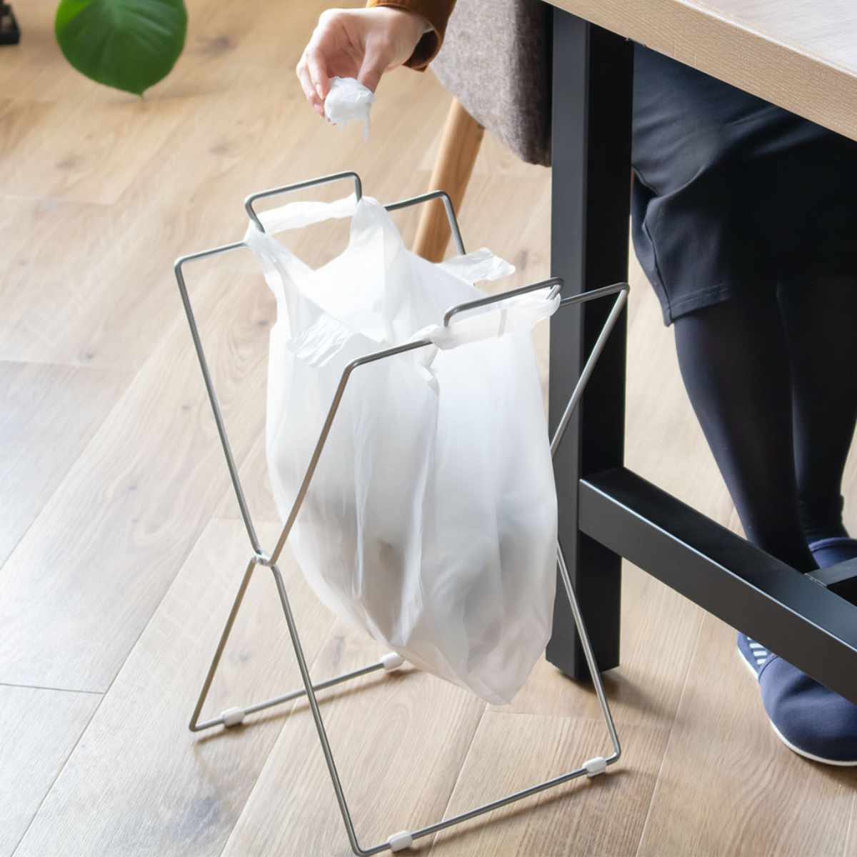 ゴミ箱 レジ袋スタンド シングルタイプ コンパクト （ ゴミ袋スタンド レジ袋 ゴミ袋 スタンド 分別 折りたたみ ゴミ袋ホルダー 袋 ごみ箱 シンプル 掛ける 取っ手付きゴミ袋 省スペース ）