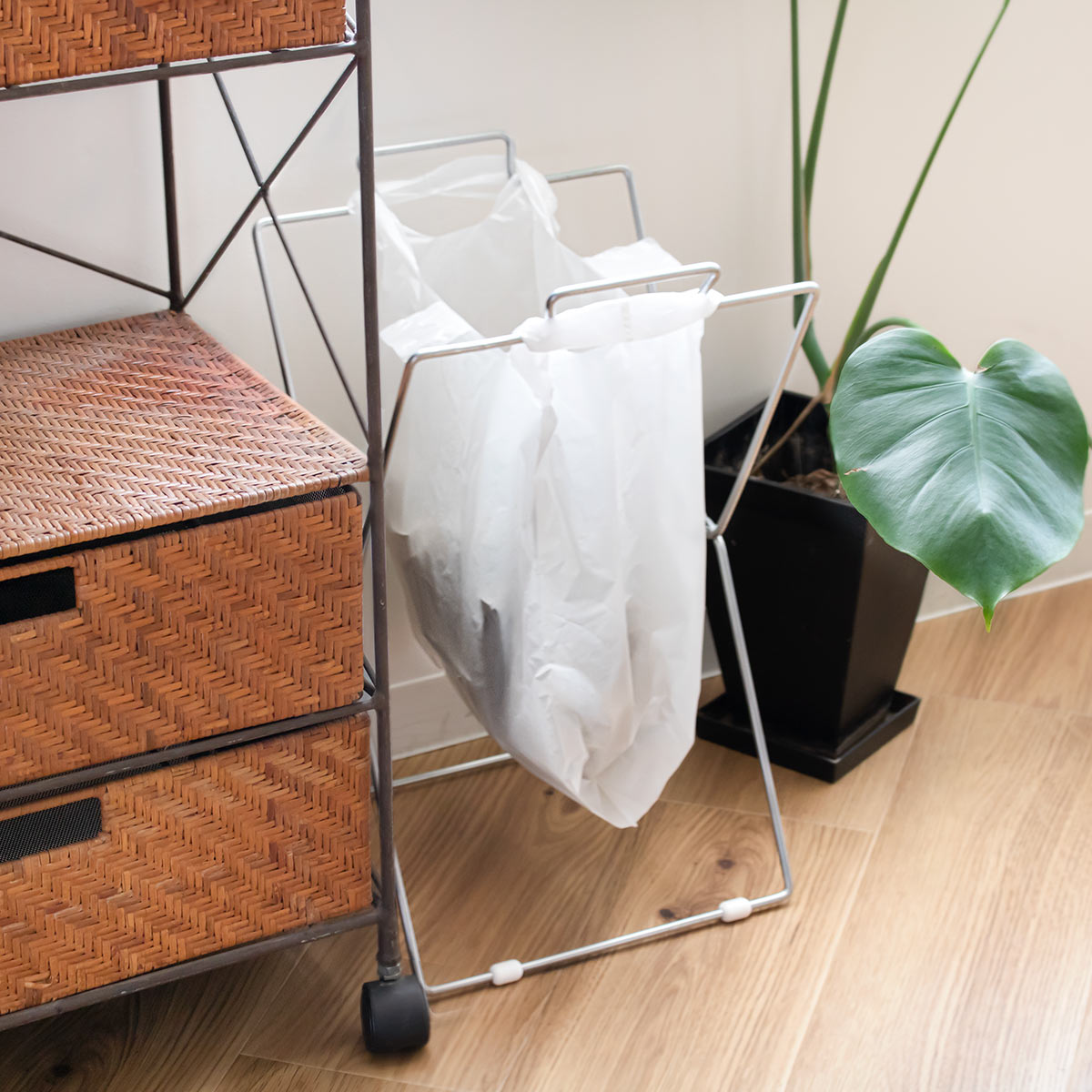 ゴミ箱 レジ袋スタンド シングルタイプ コンパクト ( ゴミ袋スタンド レジ袋 ゴミ袋 スタンド 分別 折りたたみ ゴミ袋ホルダー 袋 ごみ箱 シンプル 掛ける 取っ手付きゴミ袋 省スペース )