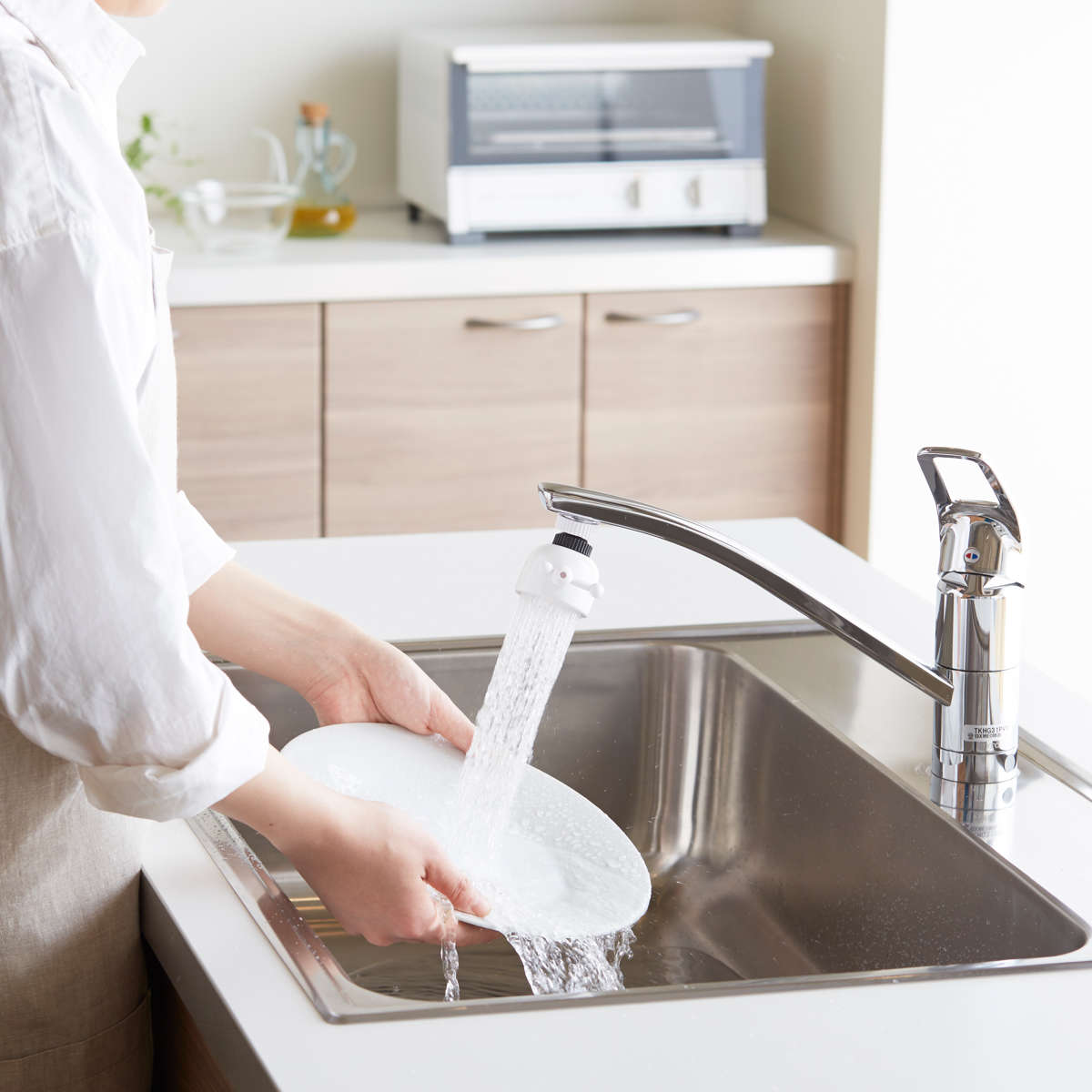 シャワー蛇口 クリシャワースイング+ ( 日本製 ストレート シャワー 節水 首ふり 首振り 蛇口 節水蛇口 水道蛇口 取り付け シャワータイプ ストレートタイプ 自在水栓 泡沫水栓 水道 蛇口用 )