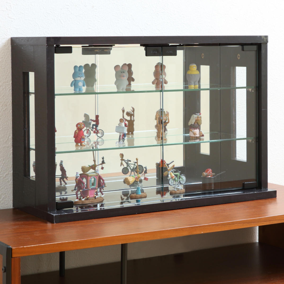 卓上コレクションケース 幅60cm 横型 ガラス ( コレクションラック 卓上 収納 ディスプレイケース ガラス扉 飾り棚 フィギュア フィギュアケース 透明 ケース ガラス棚 背面ミラー ホワイト ダークブラウン ) 【ダークブラウン】 ダークブラウン