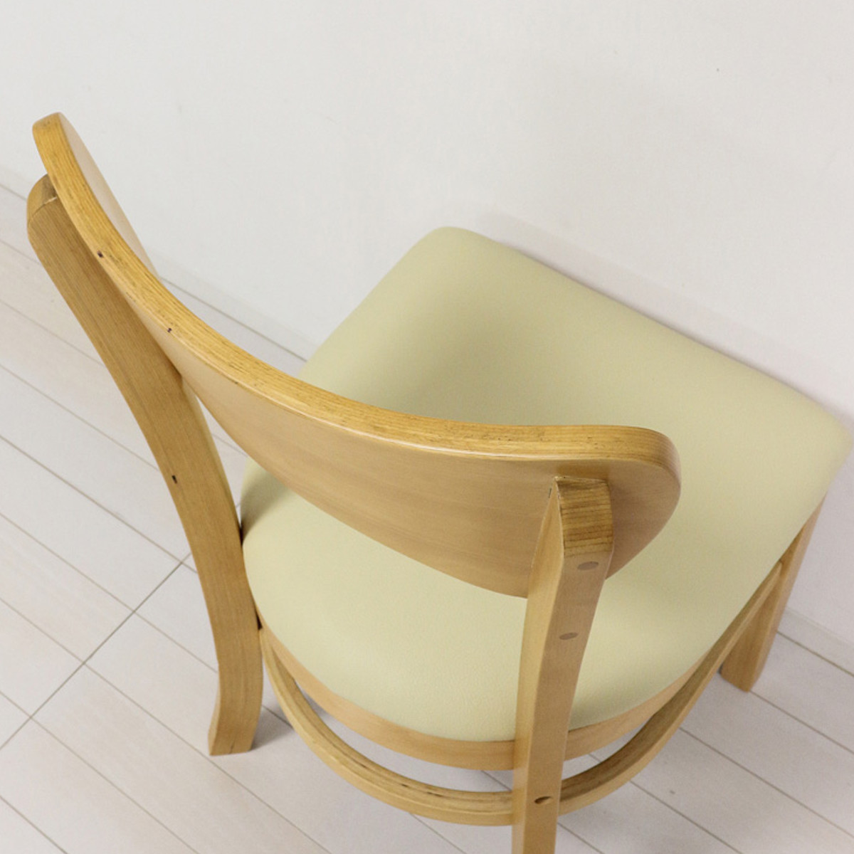 ダイニングチェア 2脚セット 座面高43.5cm フェブラ ( チェア ダイニング イス 椅子 食卓椅子 木製 天然木 肘なし 背もたれ レザー調 チェアー いす 食卓 リビング 木製椅子 リビングチェア ウレタン ) 【ブラウン】 ブラウン