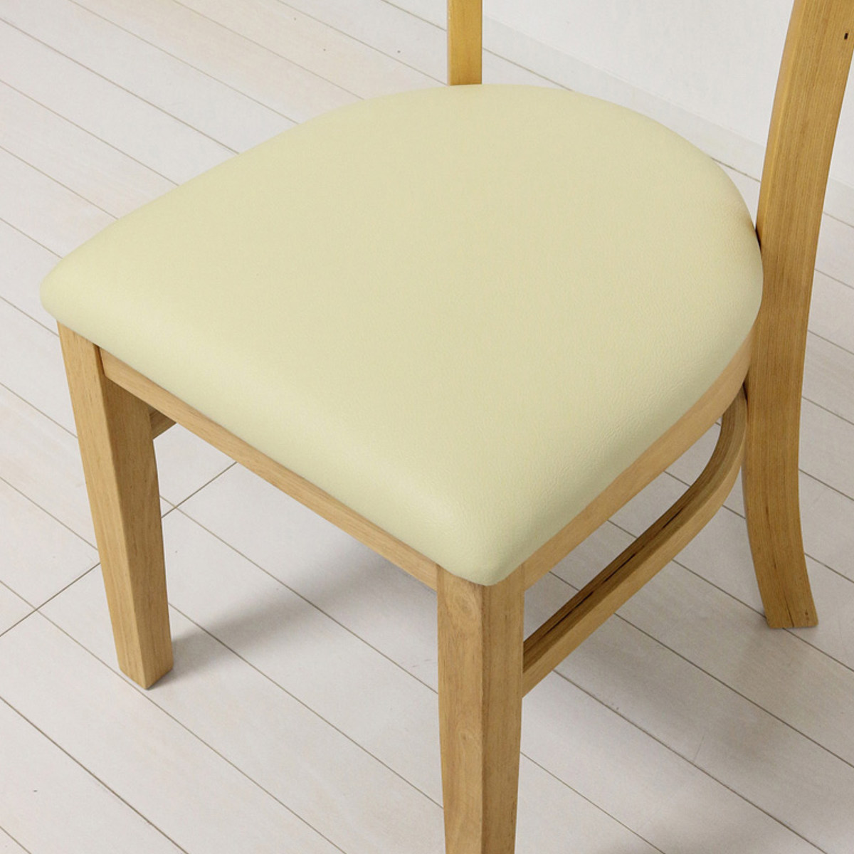 ダイニングチェア 2脚セット 座面高43.5cm フェブラ ( チェア ダイニング イス 椅子 食卓椅子 木製 天然木 肘なし 背もたれ レザー調 チェアー いす 食卓 リビング 木製椅子 リビングチェア ウレタン ) 【ブラウン】 ブラウン