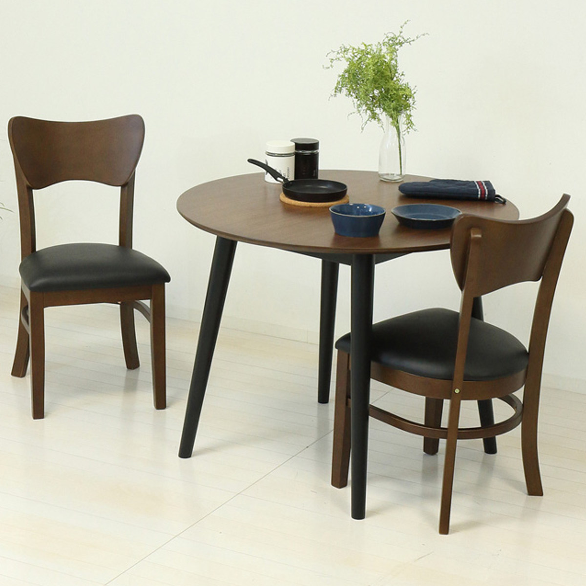 ダイニングチェア 2脚セット 座面高43.5cm フェブラ ( チェア ダイニング イス 椅子 食卓椅子 木製 天然木 肘なし 背もたれ レザー調 チェアー いす 食卓 リビング 木製椅子 リビングチェア ウレタン ) 【ブラウン】 ブラウン