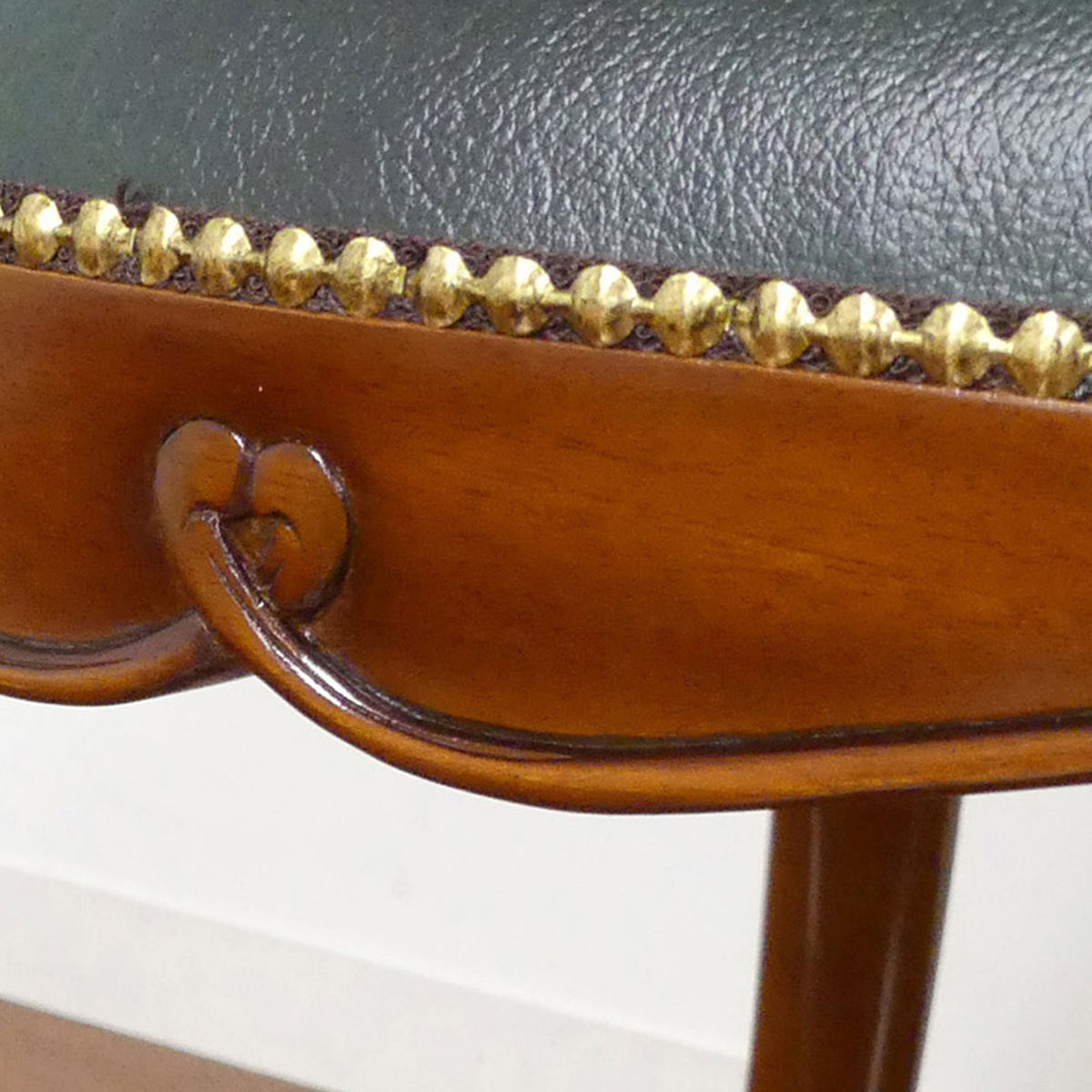 ダイニングチェア 座面高49cm 猫脚 ヴァーサ 完成品 ( チェア ダイニング イス 椅子 食卓椅子 木製 天然木 肘なし アンティーク調 座面 広い レザー調 チェアー いす 食卓 リビング 木製椅子 リビングチェア マホガニー )