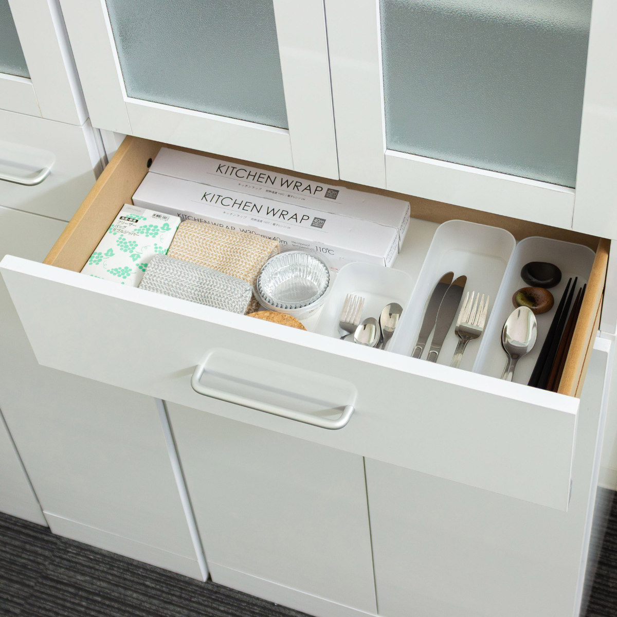 食器棚 幅60cm 高さ180cm メラミン すりガラス 背面化粧 ( カップボード キッチン 収納 可動棚 引出し 大容量 食器収納 スリム 隙間収納 ホワイト 転倒防止 家具 シンプル )